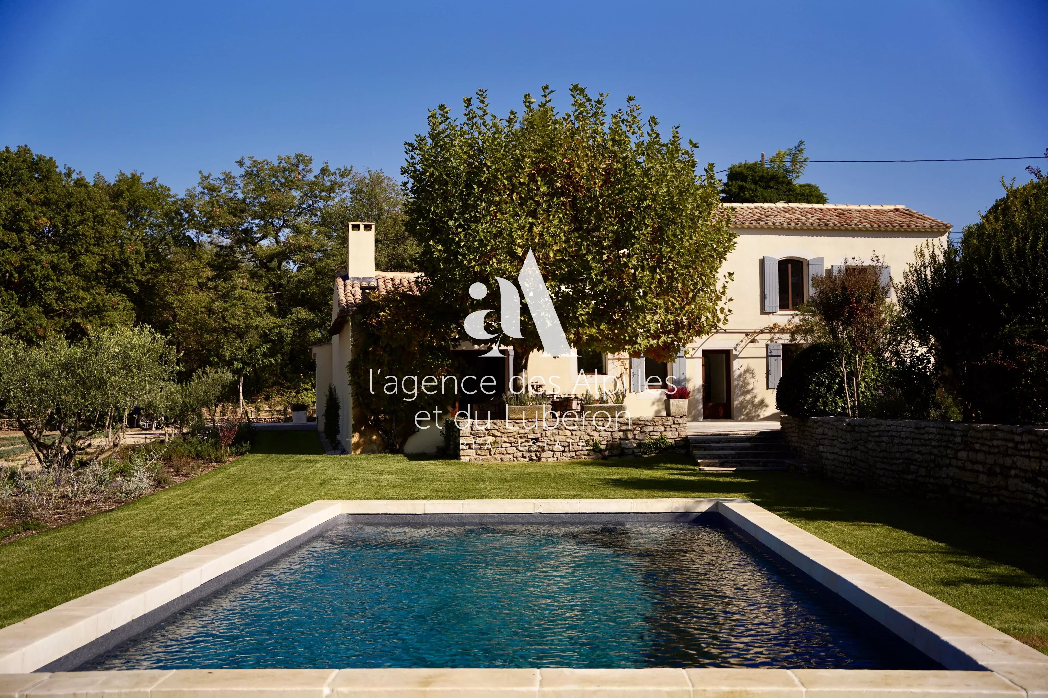 OPPÈDE-PRESTIGIEUSE BASTIDE-VUE LUBERON