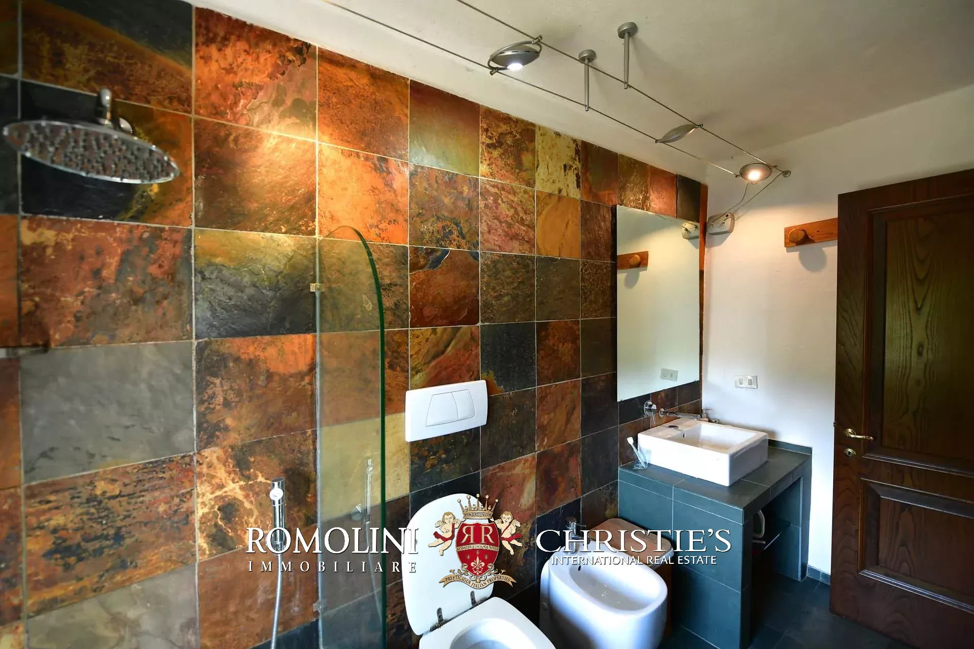 8 Bedroom Villa/Townhouse's Image 55