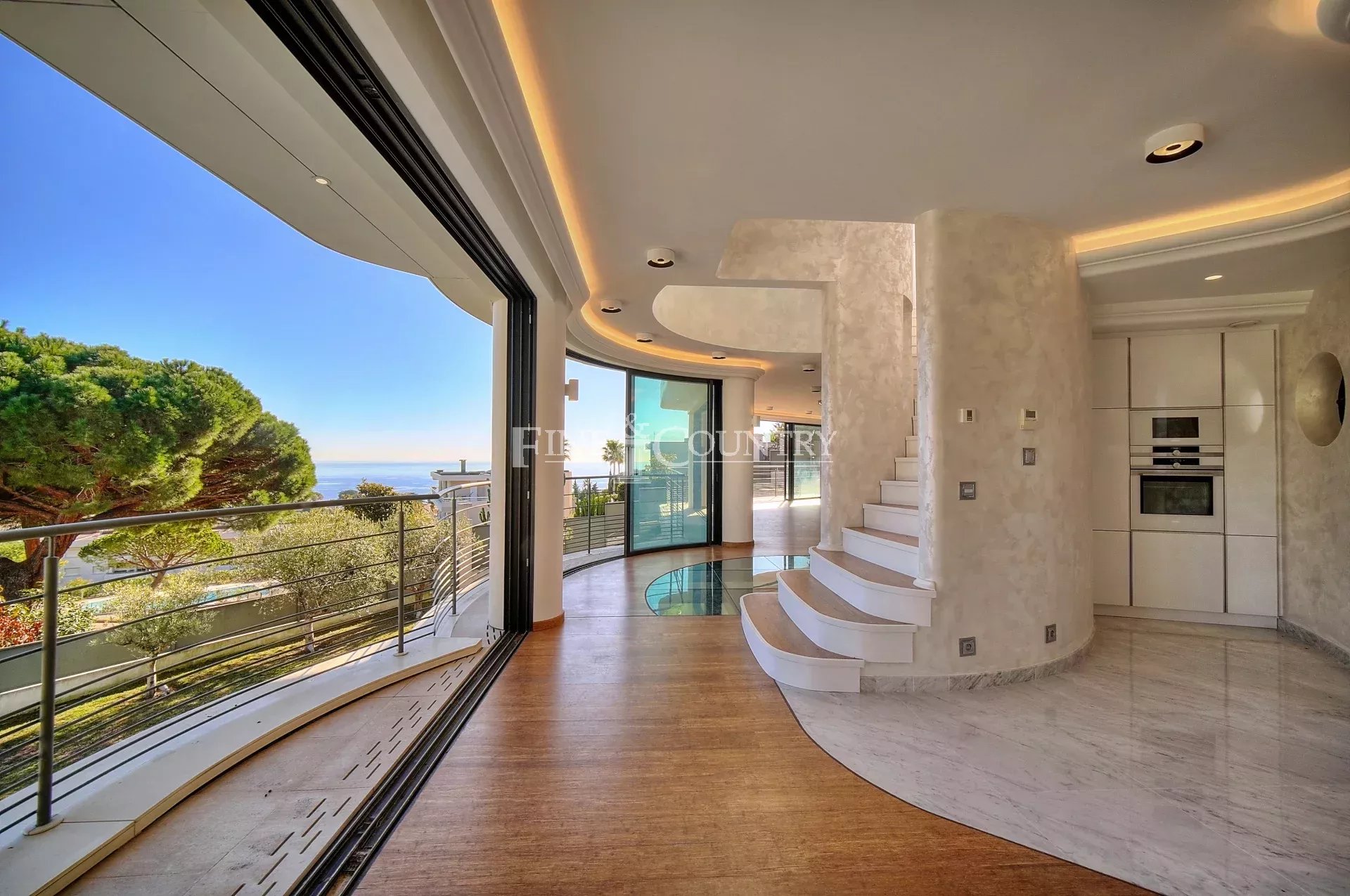 Photo of Villa for sale in Cannes with sea view