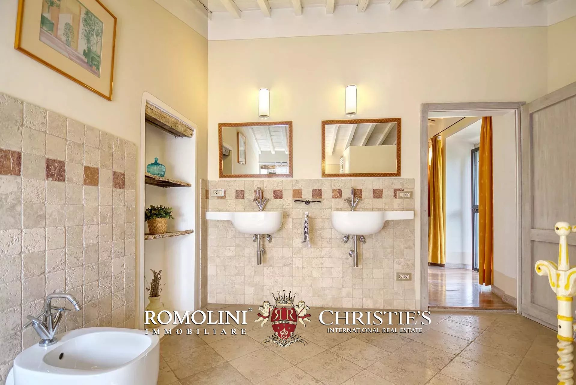 6 Bedroom Villa/Townhouse's Image 35