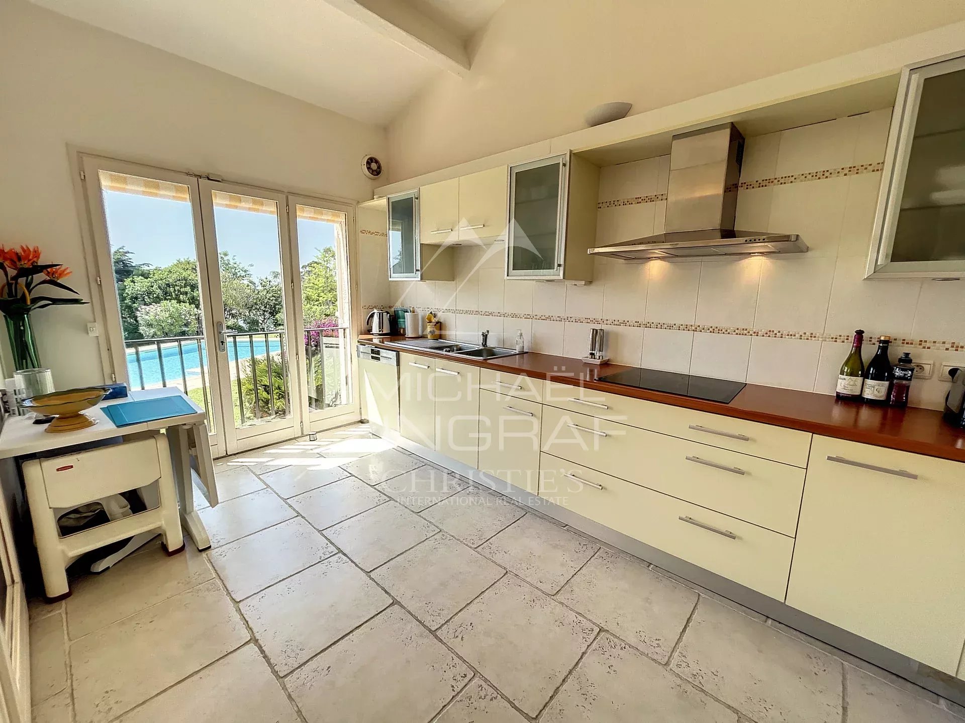5 Bedroom Villa/Townhouse's Image 4