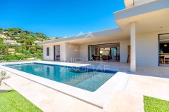 Villa Sainte-Maxime - Contemporary — photo 2 of 7