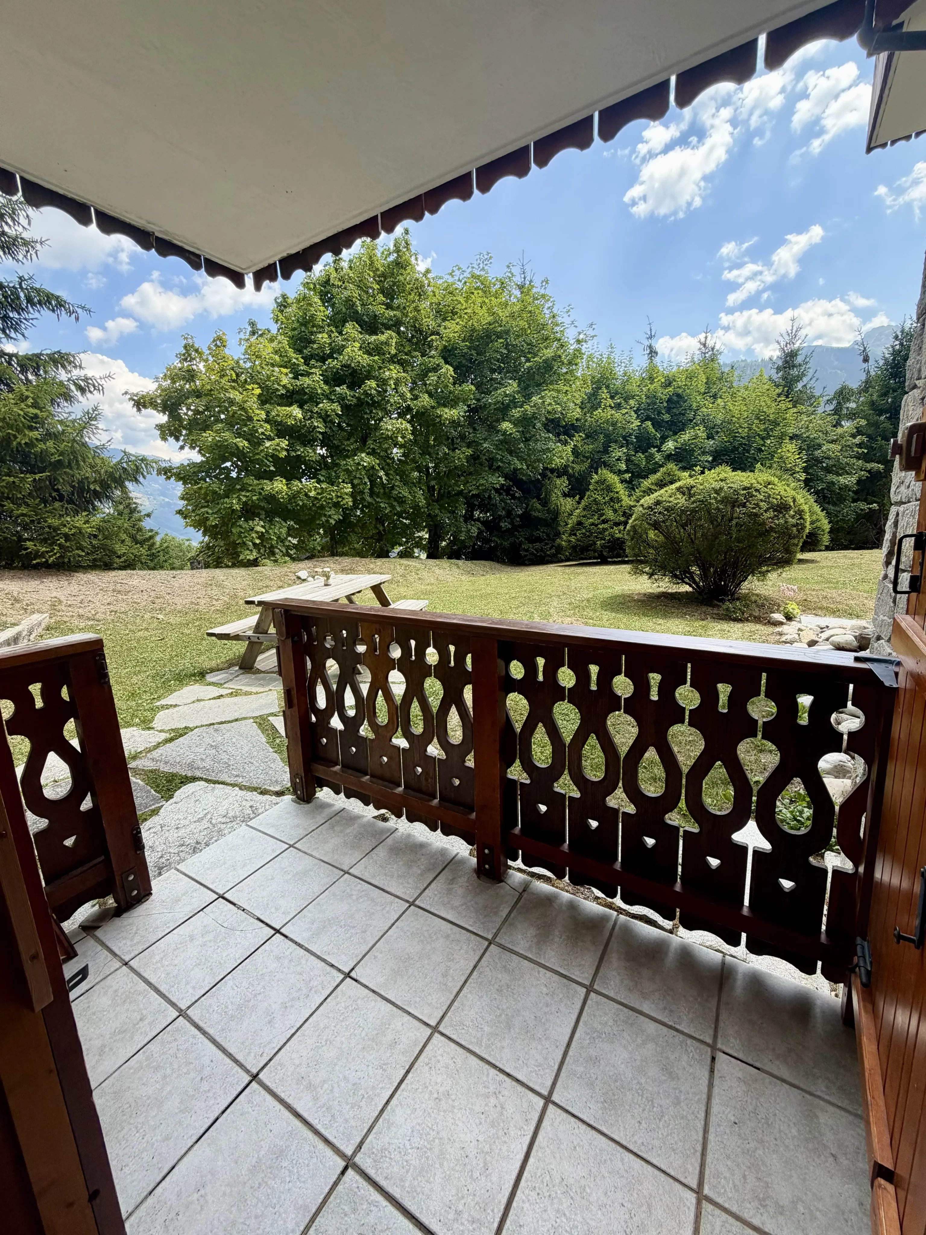 LES ALLUES (73550) – T3 AVEC TERRASSE, PARKING COUVERT, CAVE ET CASIER À SKIS — photo 5