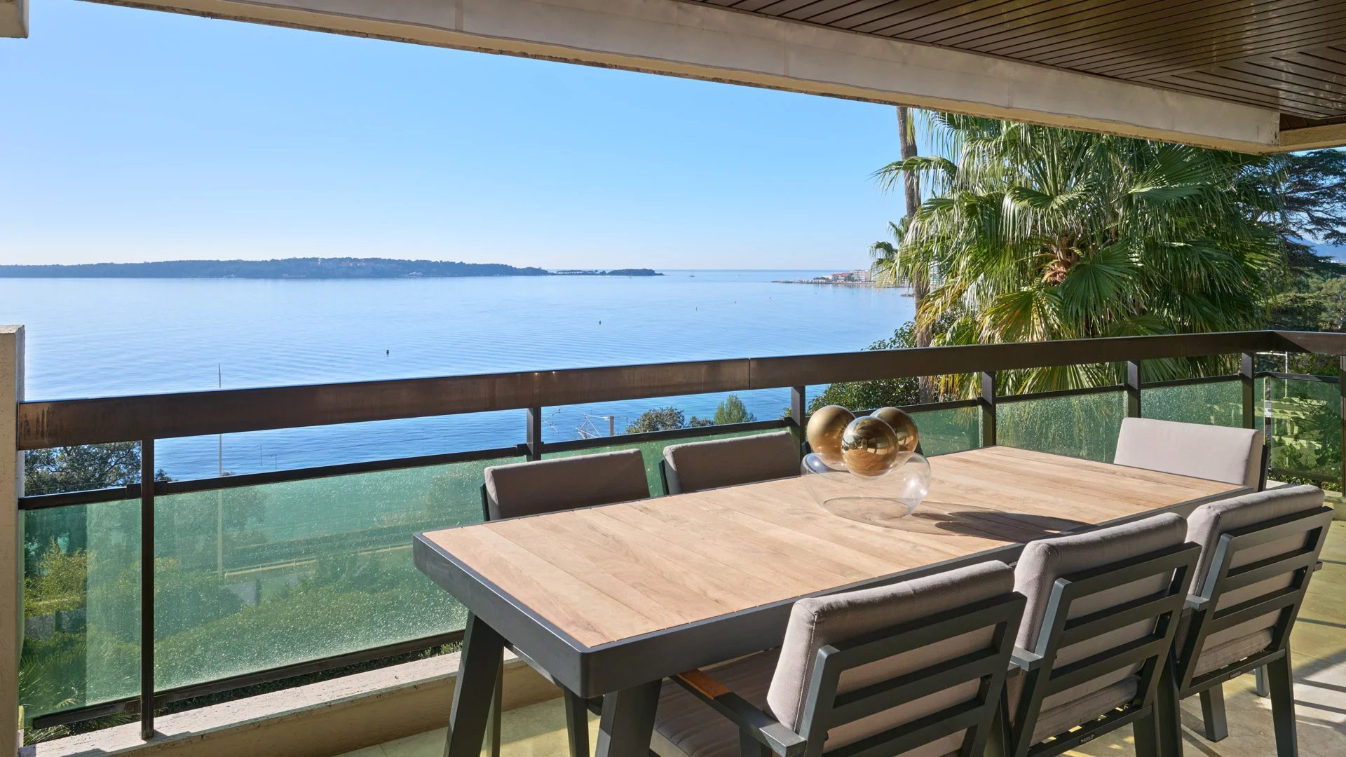 Bel appartement d'angle avec vue mer panoramique