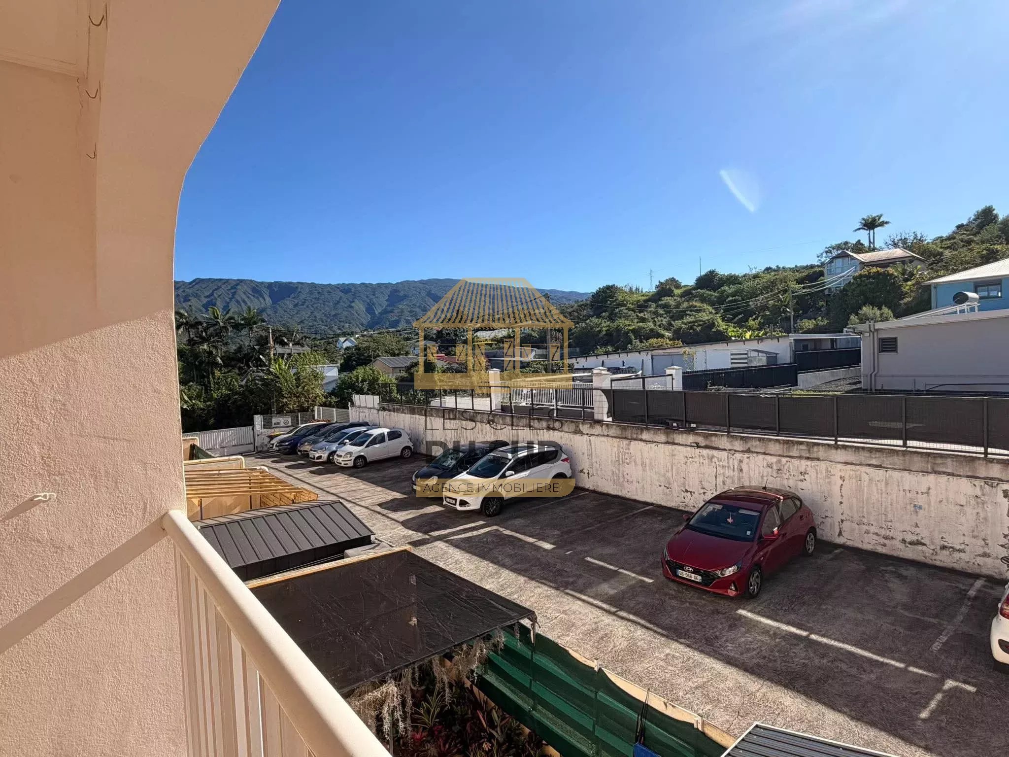 Location T3 meublé dernier étage avec vue montagne, résidence avec piscine au Tampon Pont d’Yves 97430