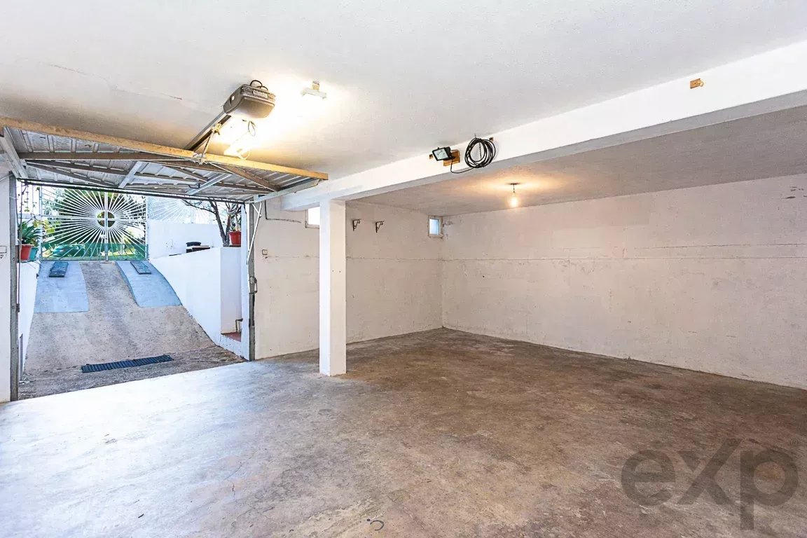 Three-bedroom house with potential for rental income – Gambelas, Montenegro 86834316 image 36