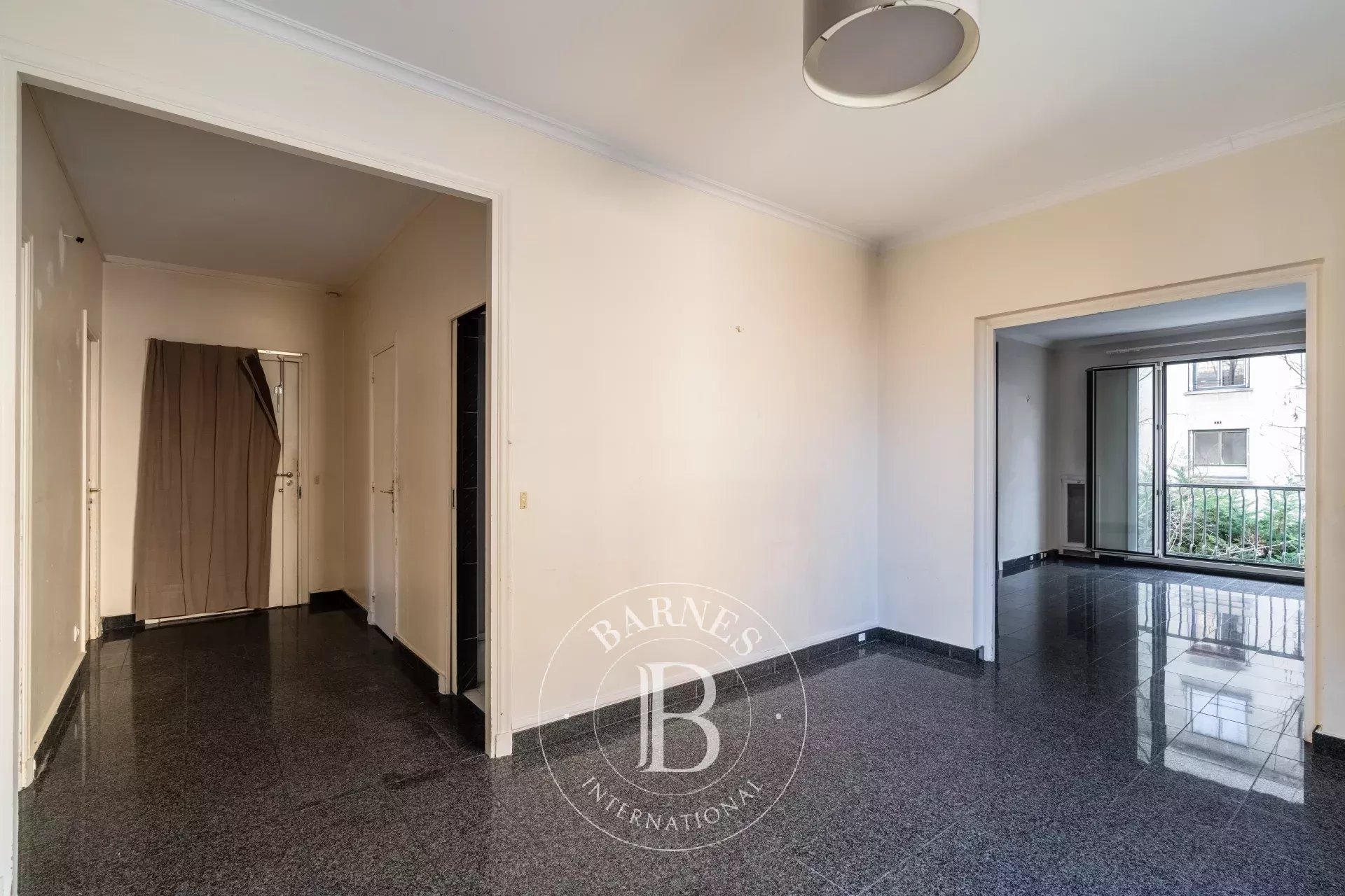 Exclusive listing - Neuilly-Golden Triangle - 3-bed apartment - Quiet and green surroundings - Balcony - picture 9