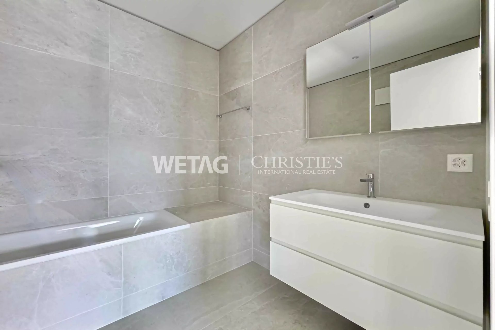 2 Bedroom Apartment/Flat's Image 5