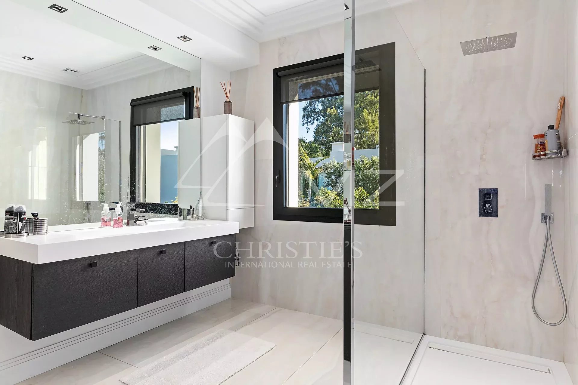 5 Bedroom Villa/Townhouse's Image 6