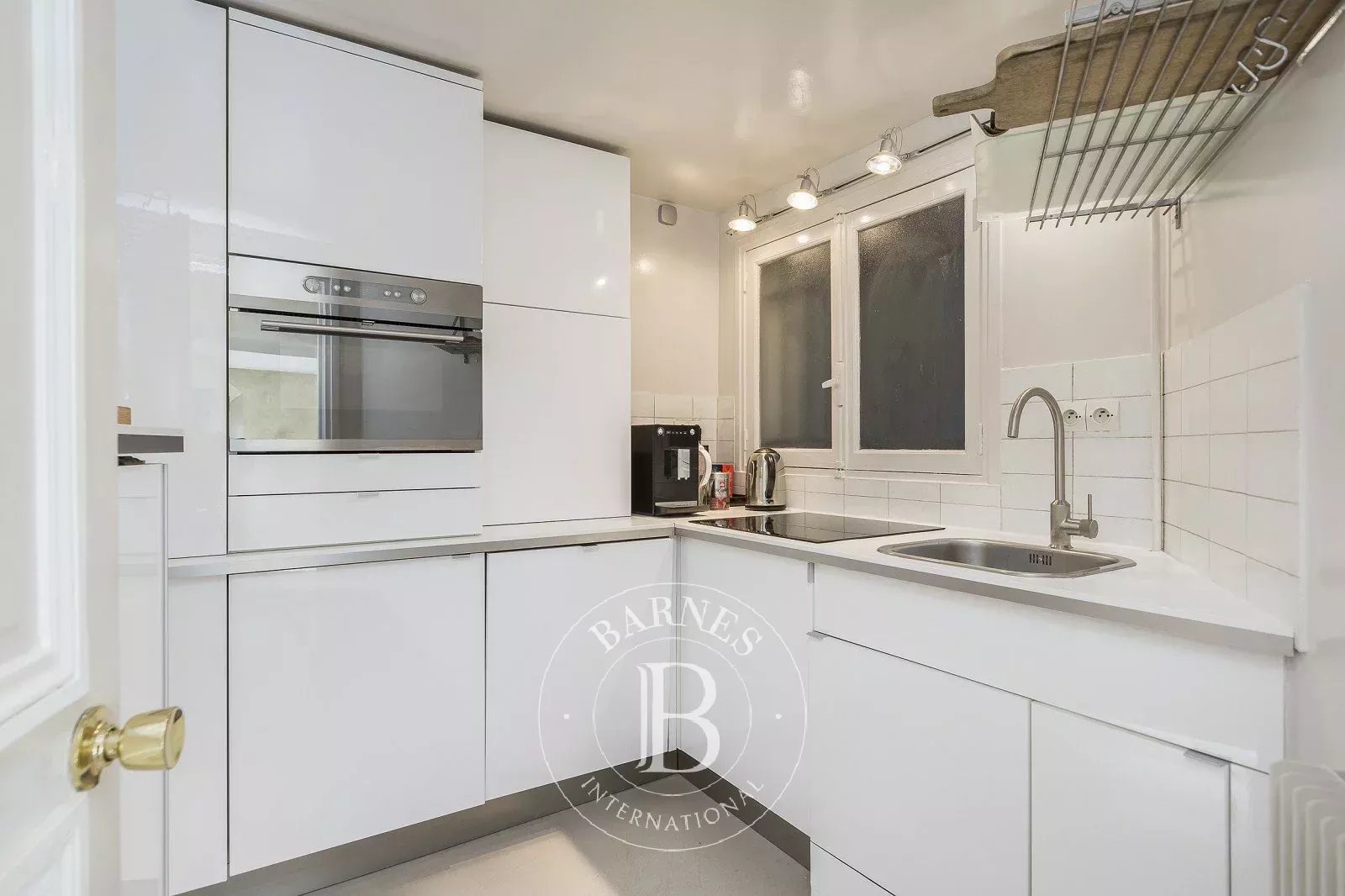 Paris 6 - Théâtre de l'Odéon - spacious renovated two-room apartment - unobstructed views - ideal pied-a-terre - picture 6
