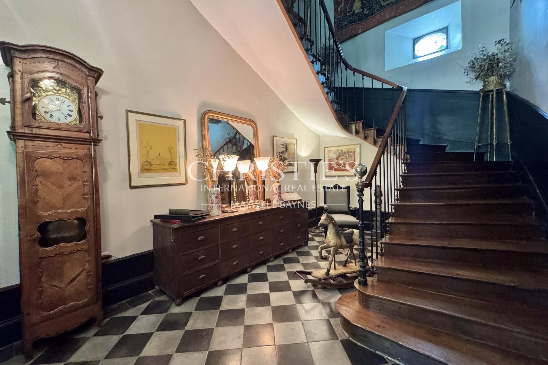 6 Bedroom Villa/Townhouse's Image 8