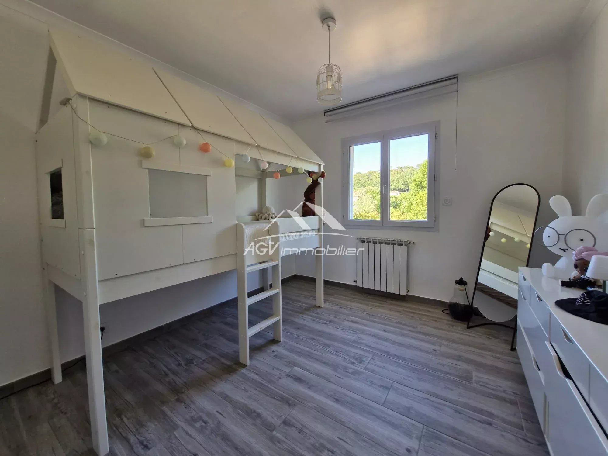 A Alès, maison 165 m², avec piscine garage, abris voiture et terrain de pétanque sur 1161 m² de terrain