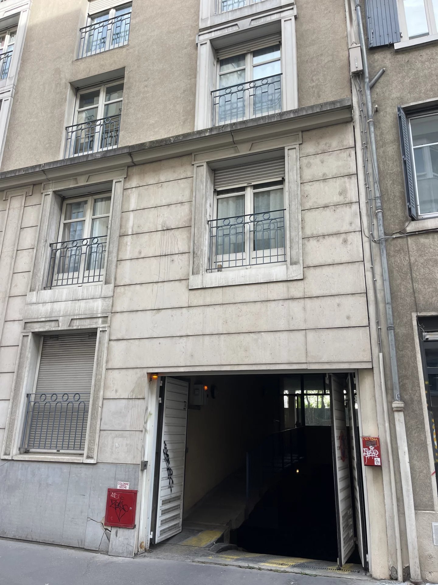 Garage en sous-sol - idéal investissement