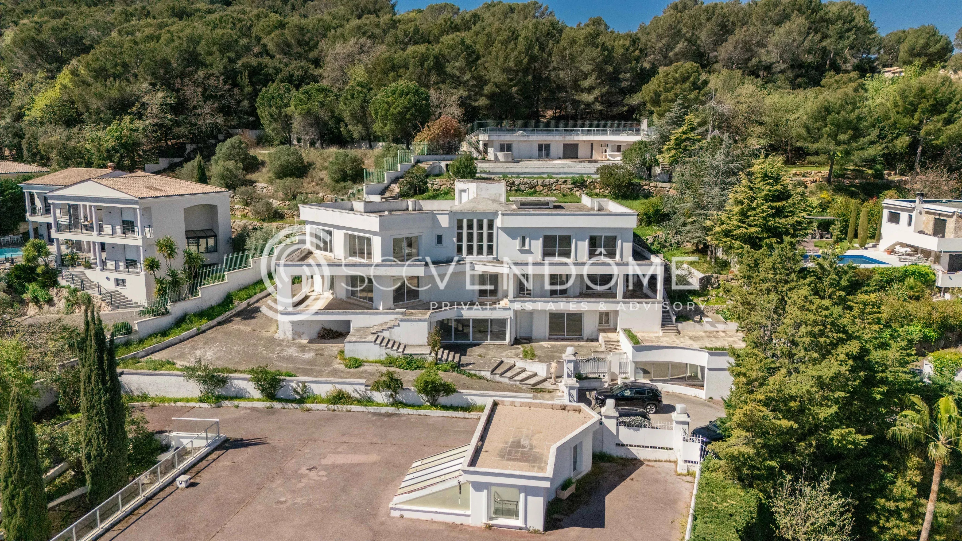 HAUTEURS DE GOLFE JUAN VUE PANORAMIQUE MER DEUX VILLAS A RENOVER DOMAINE PRIVE A VENDRE