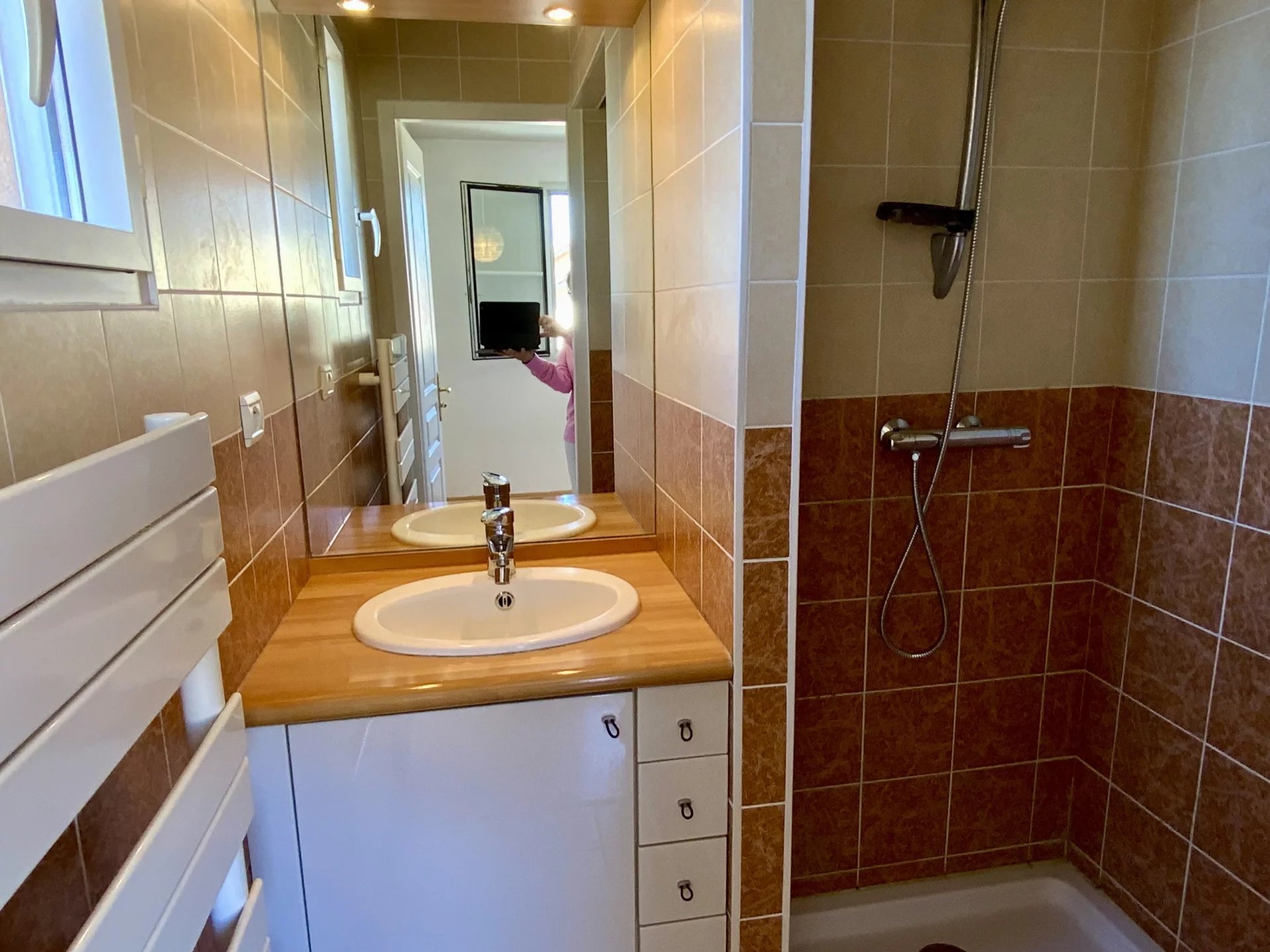 Villa 3 chambres, 3 SdB, jardin, dans résidence piscine - prox. Genève