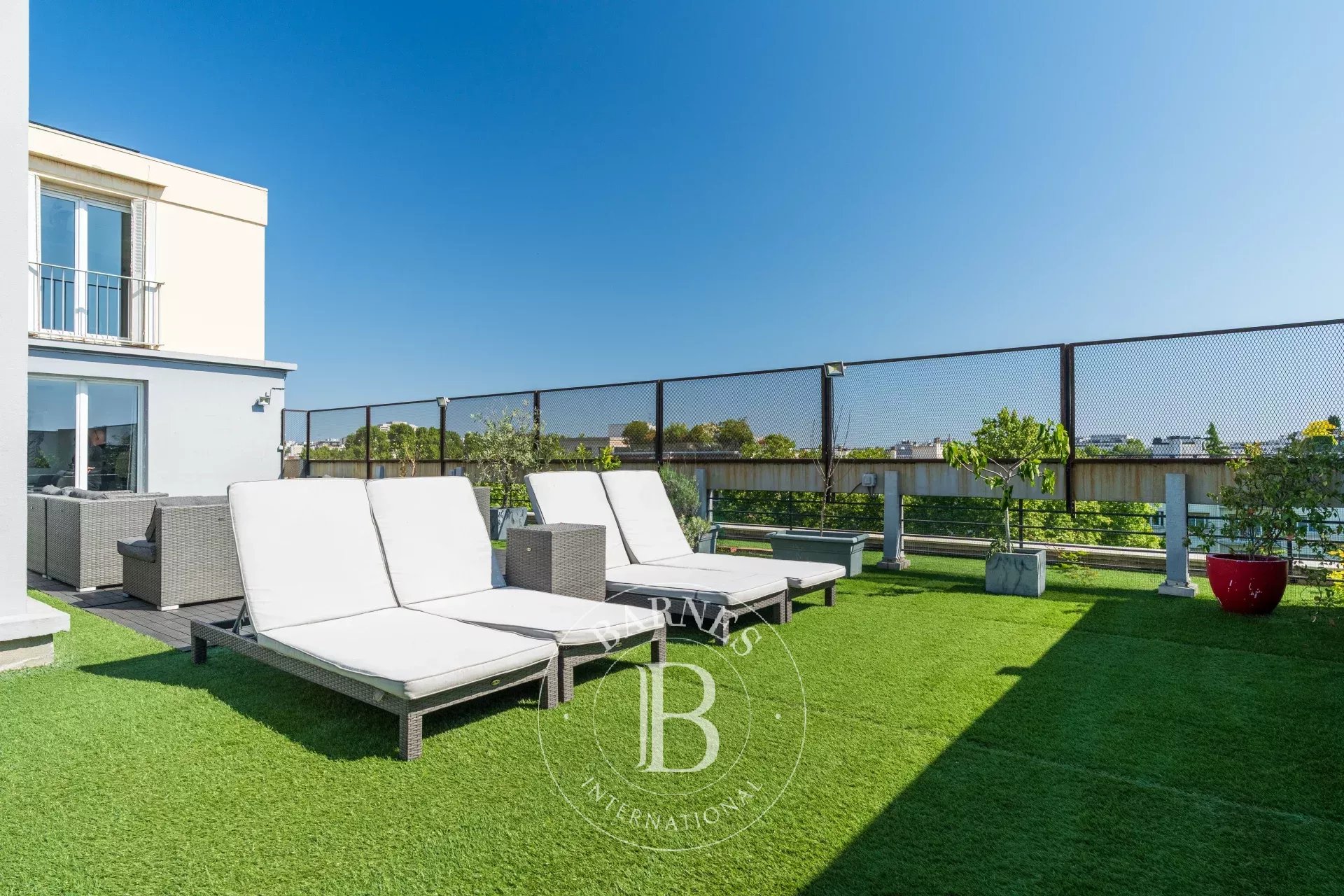 Neuilly-Saussaye - Top floor - Duplex apartment with step-free panoramic terrace and separate studio - 2 bedrooms - Unobstructed views and no overlook