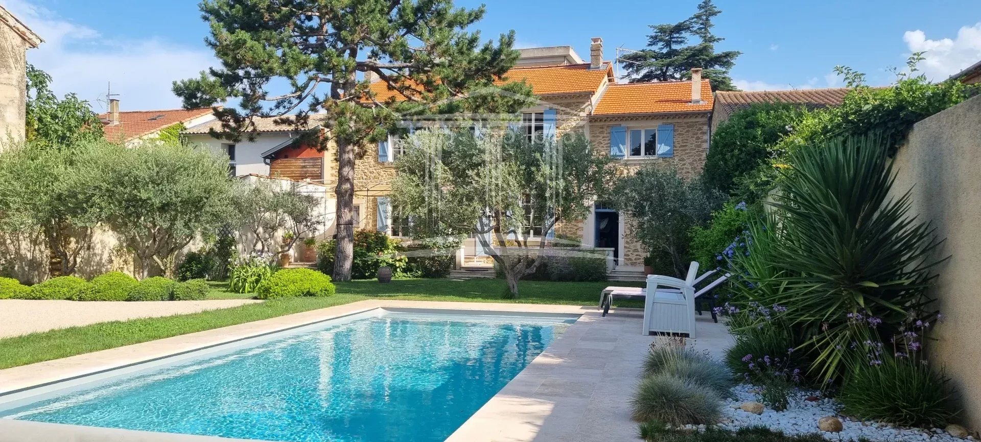 Agence immobilière de 