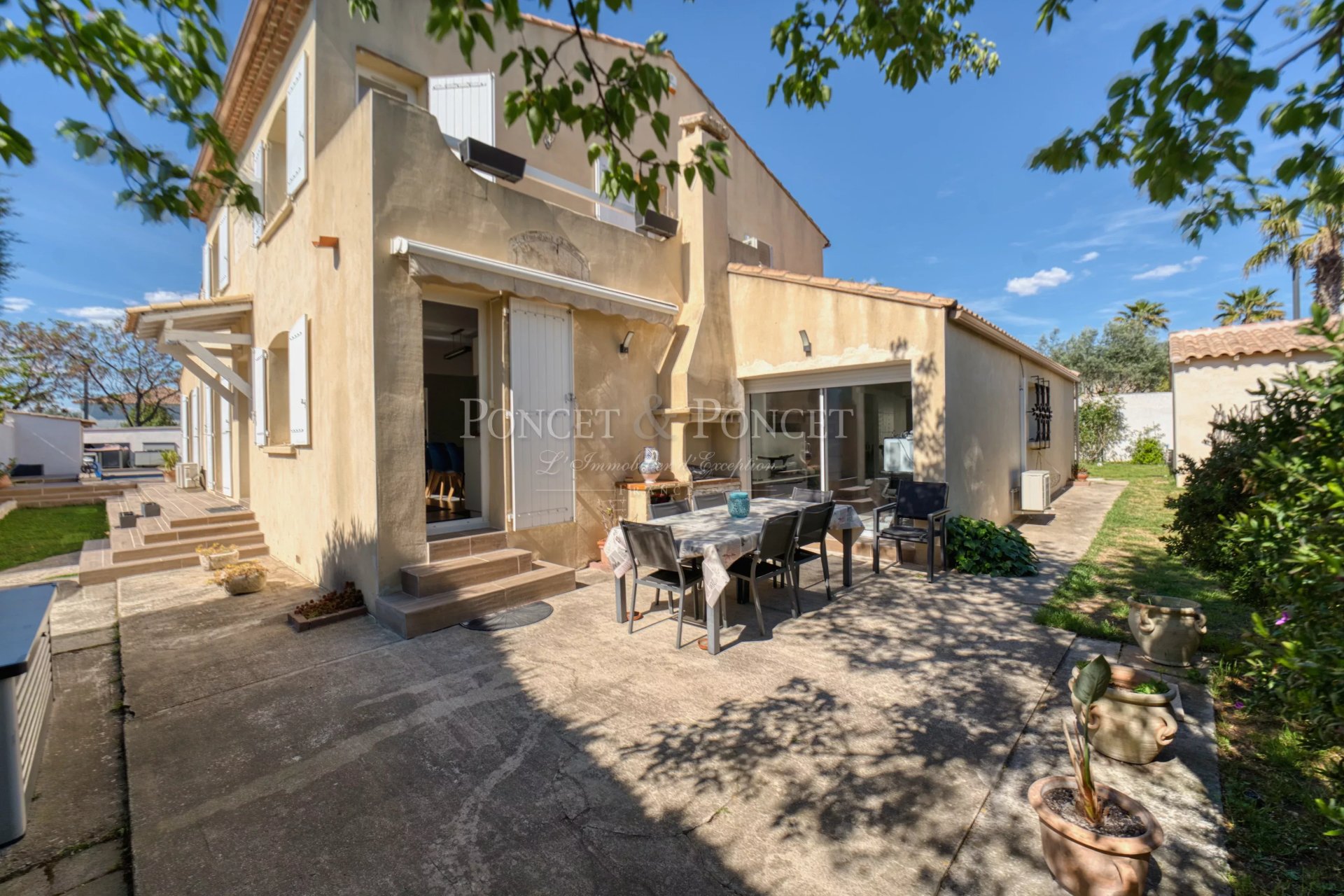 5 Bedroom Villa/Townhouse's Image 14