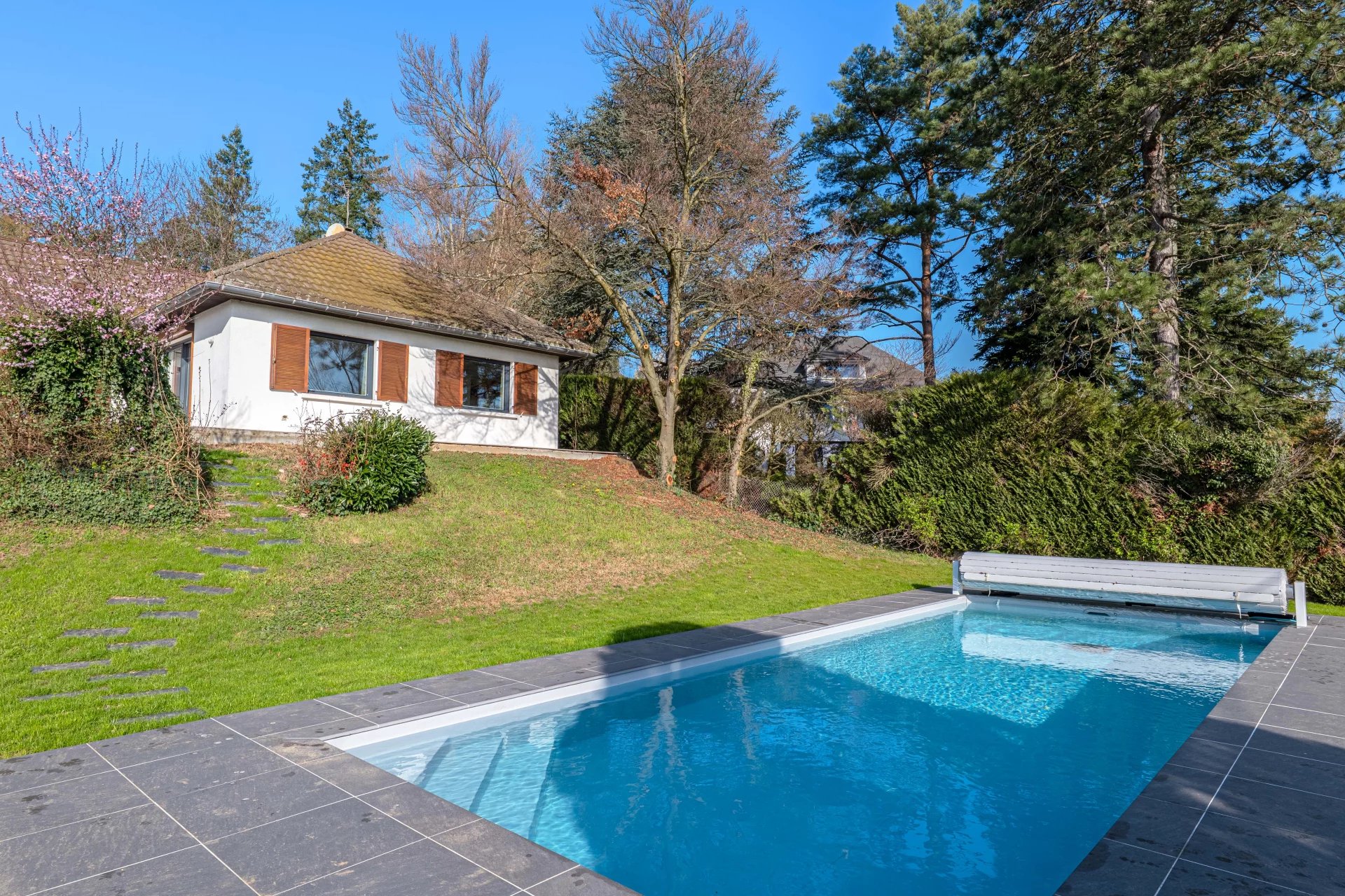 A VENDRE Villa de plain-pied avec piscine – 4 chambres – Dardilly