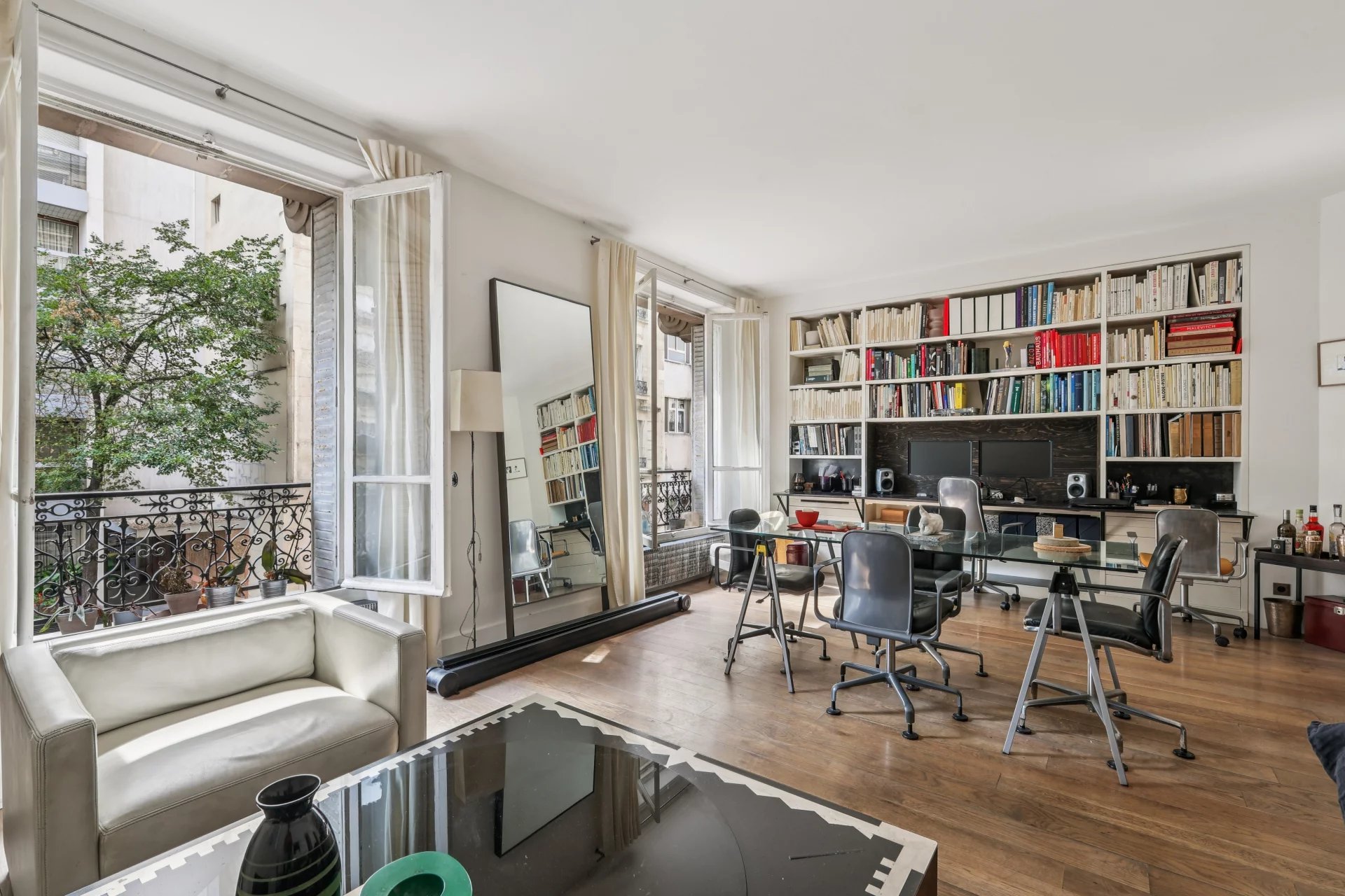 PARIS XV / UNESCO - Appartement trois pièces en bon état