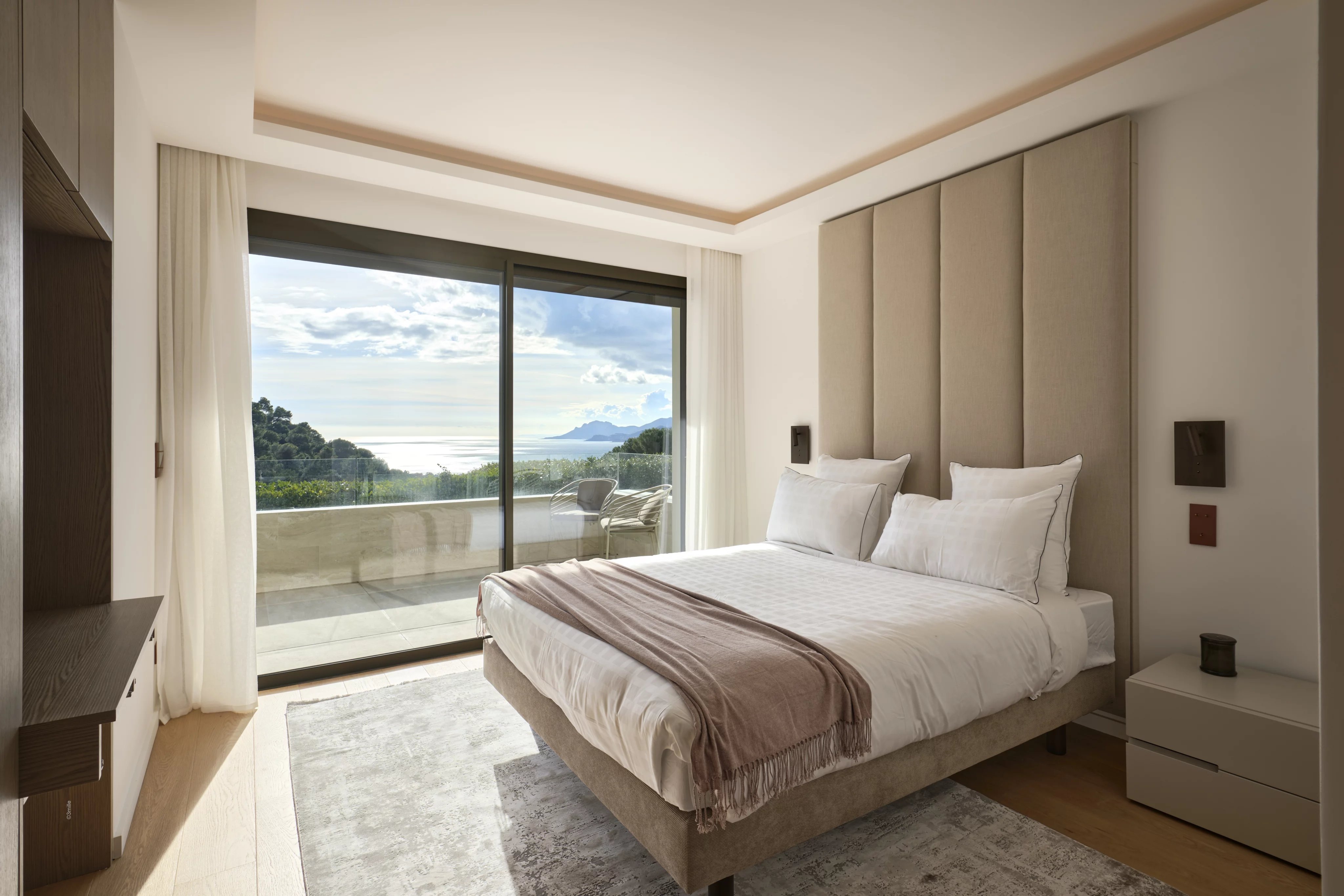  Image of Villa - 5 Bedrooms - 5 Bathrooms for Sale in Alpes-Maritimes-Cannes-France, Image 8