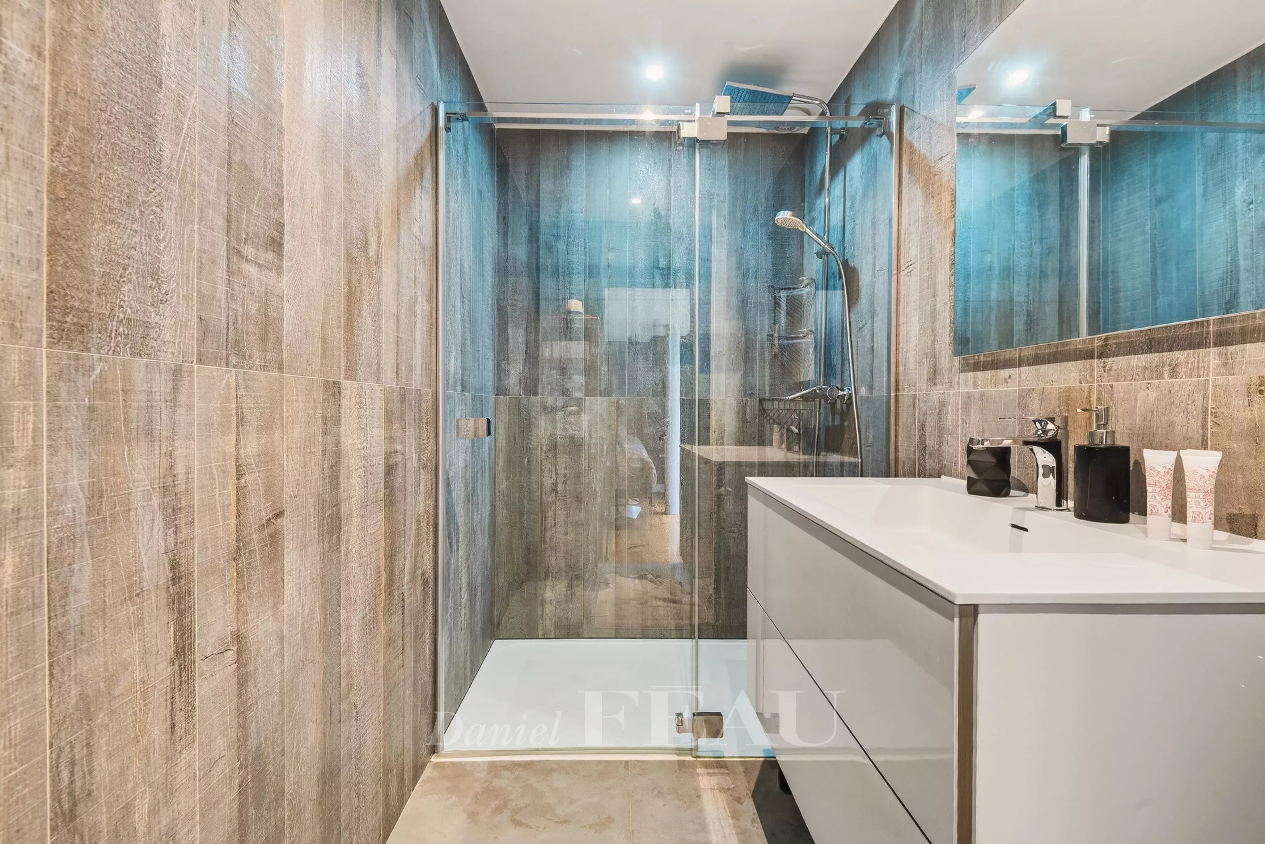Sale Apartment Paris 11th