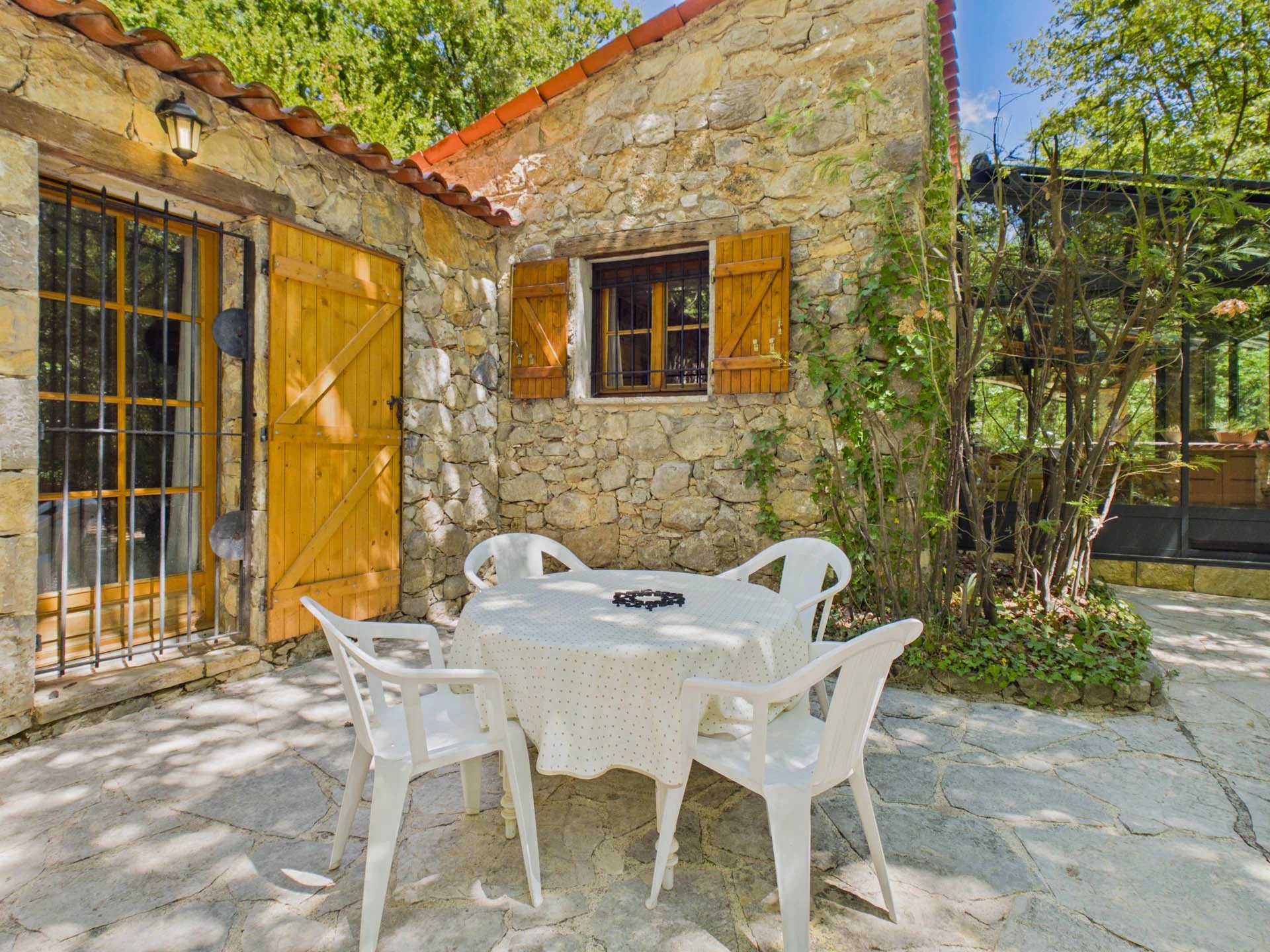 Authentic old stone house - TOURRETTES