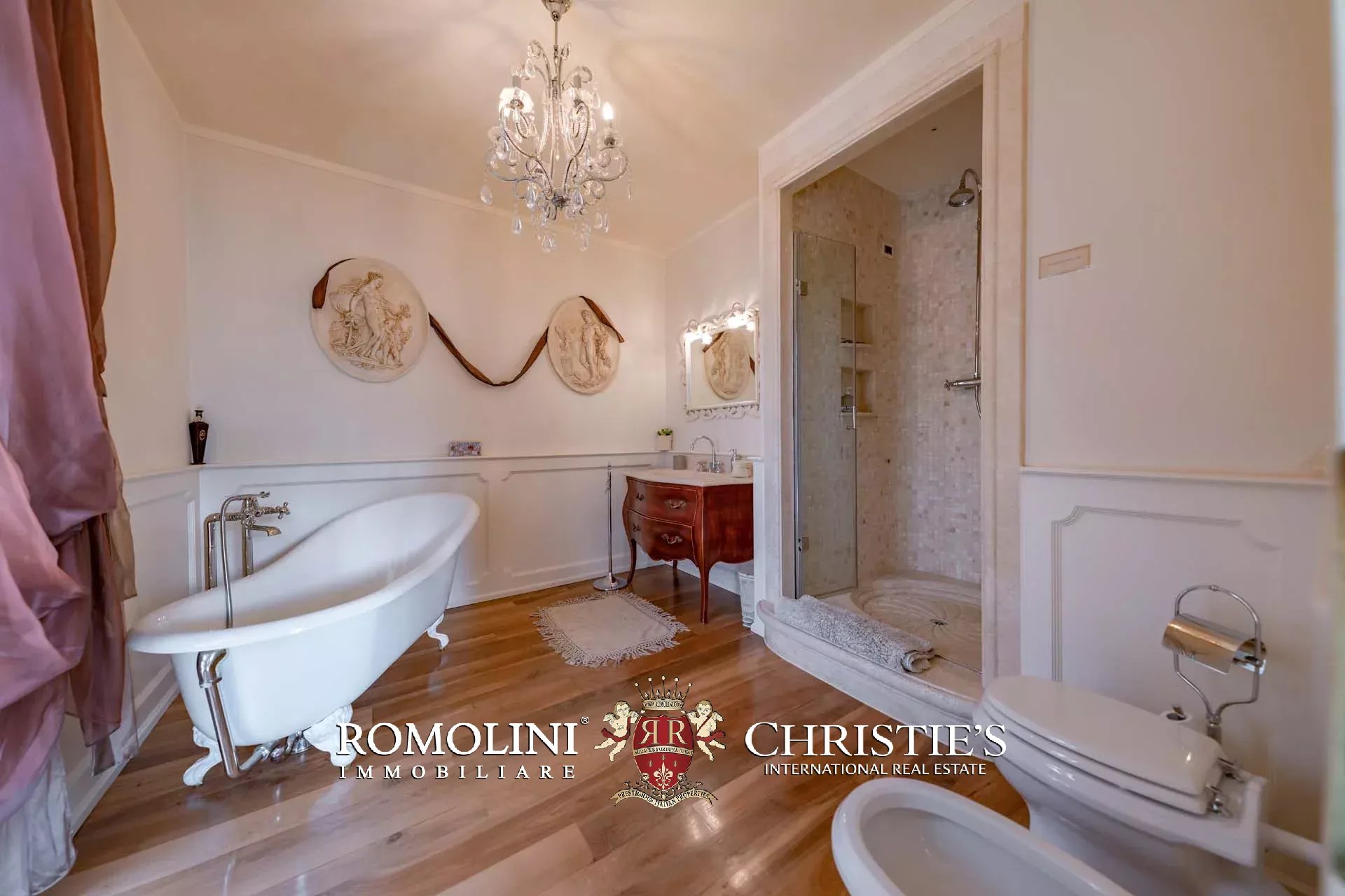 10 Bedroom Villa/Townhouse's Image 34
