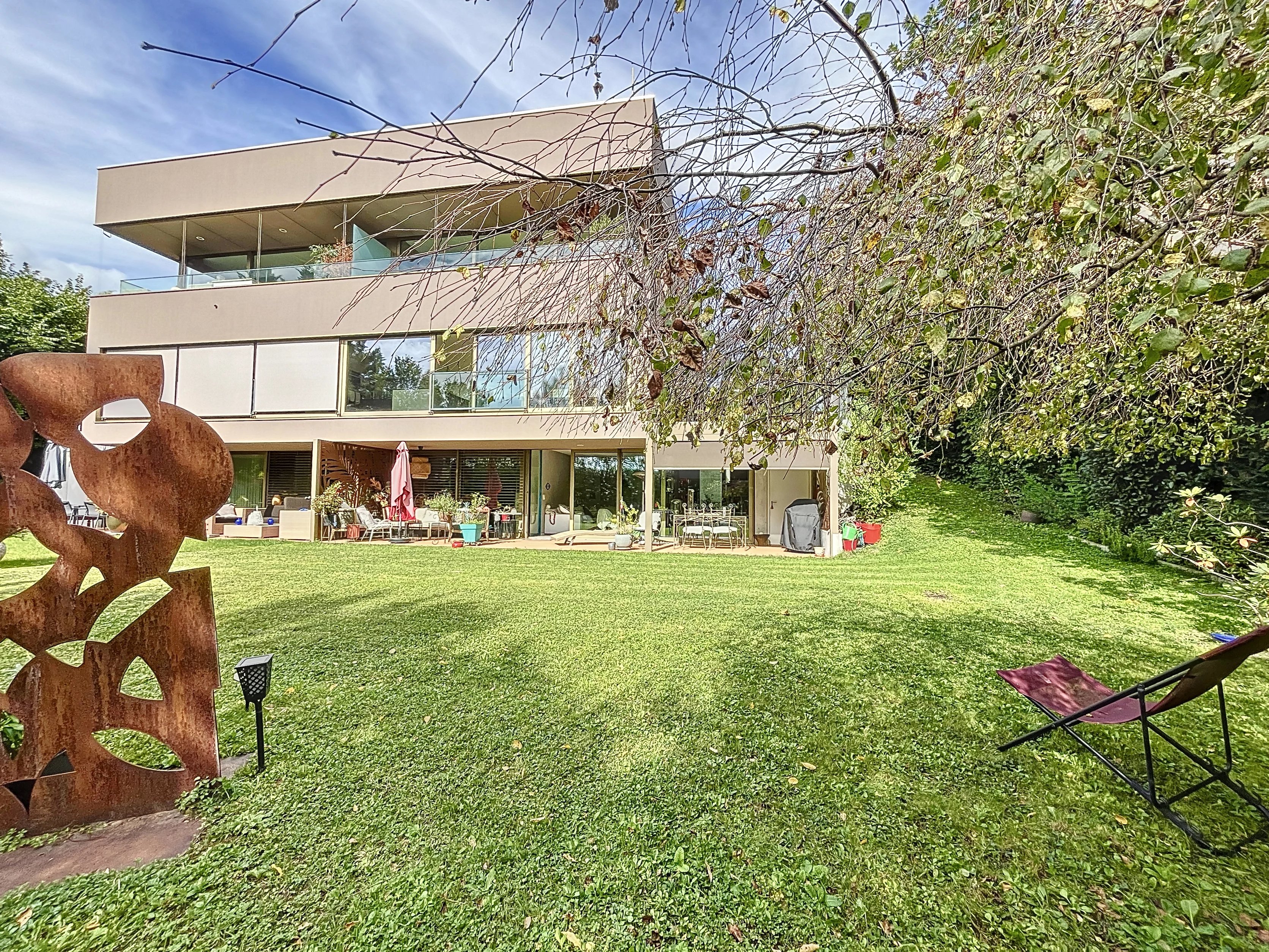 Maison mitoyenne meublée de 6 pièces avec jardin