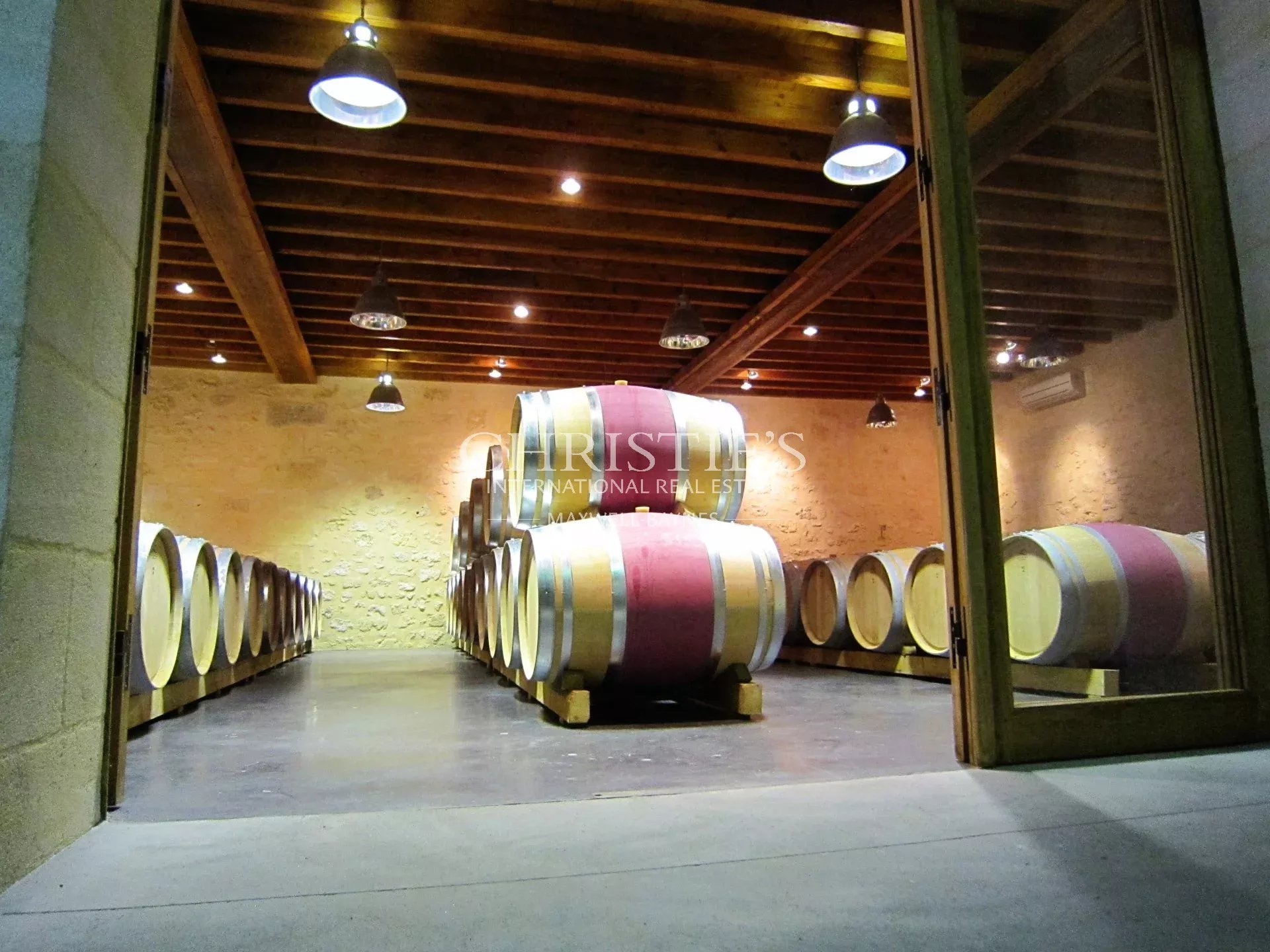 6 Bedroom Vineyard's Image 15