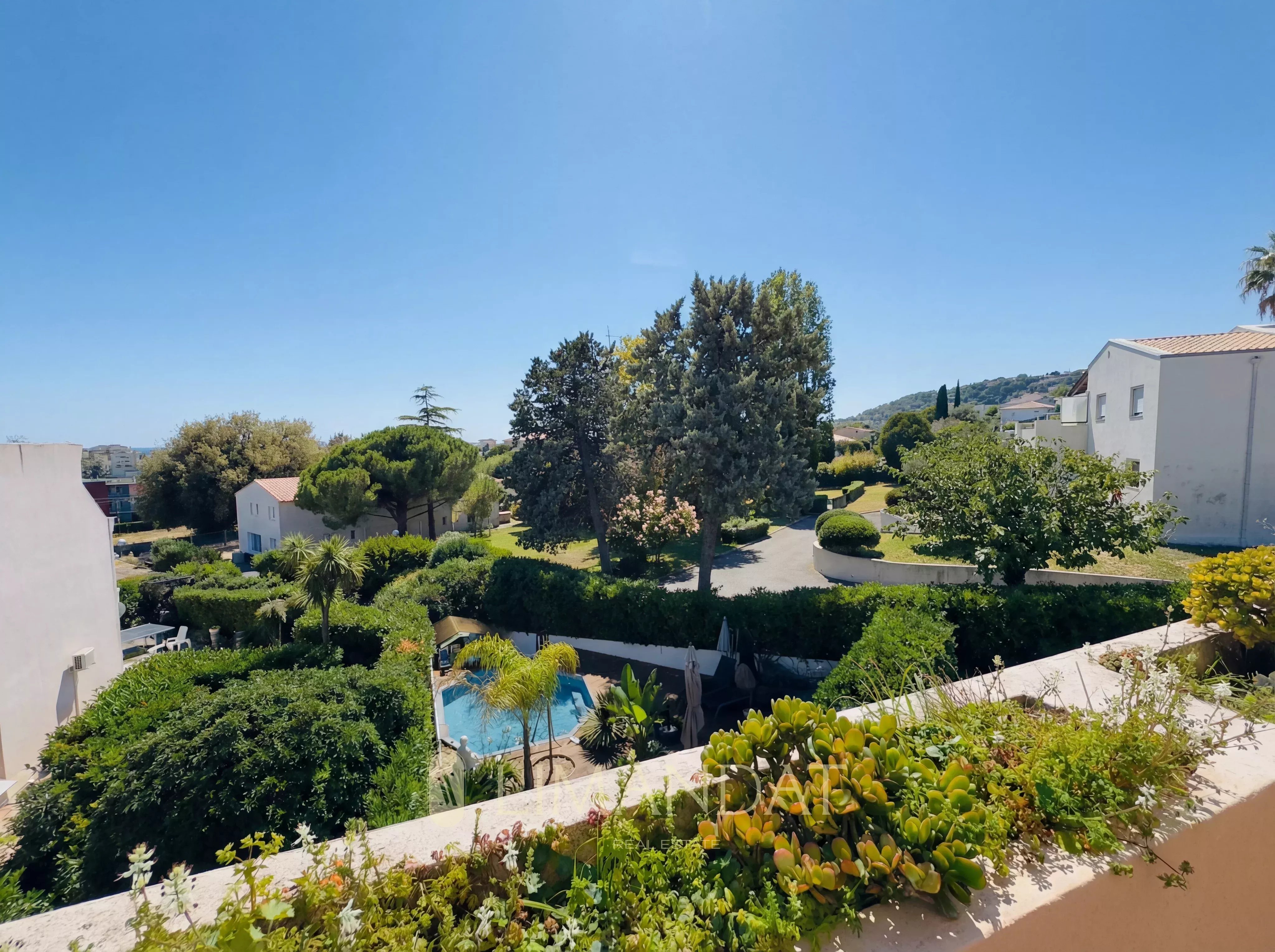 EXCLUSIVITÉ - À deux pas des plages de Golfe-Juan – rooftop privatif