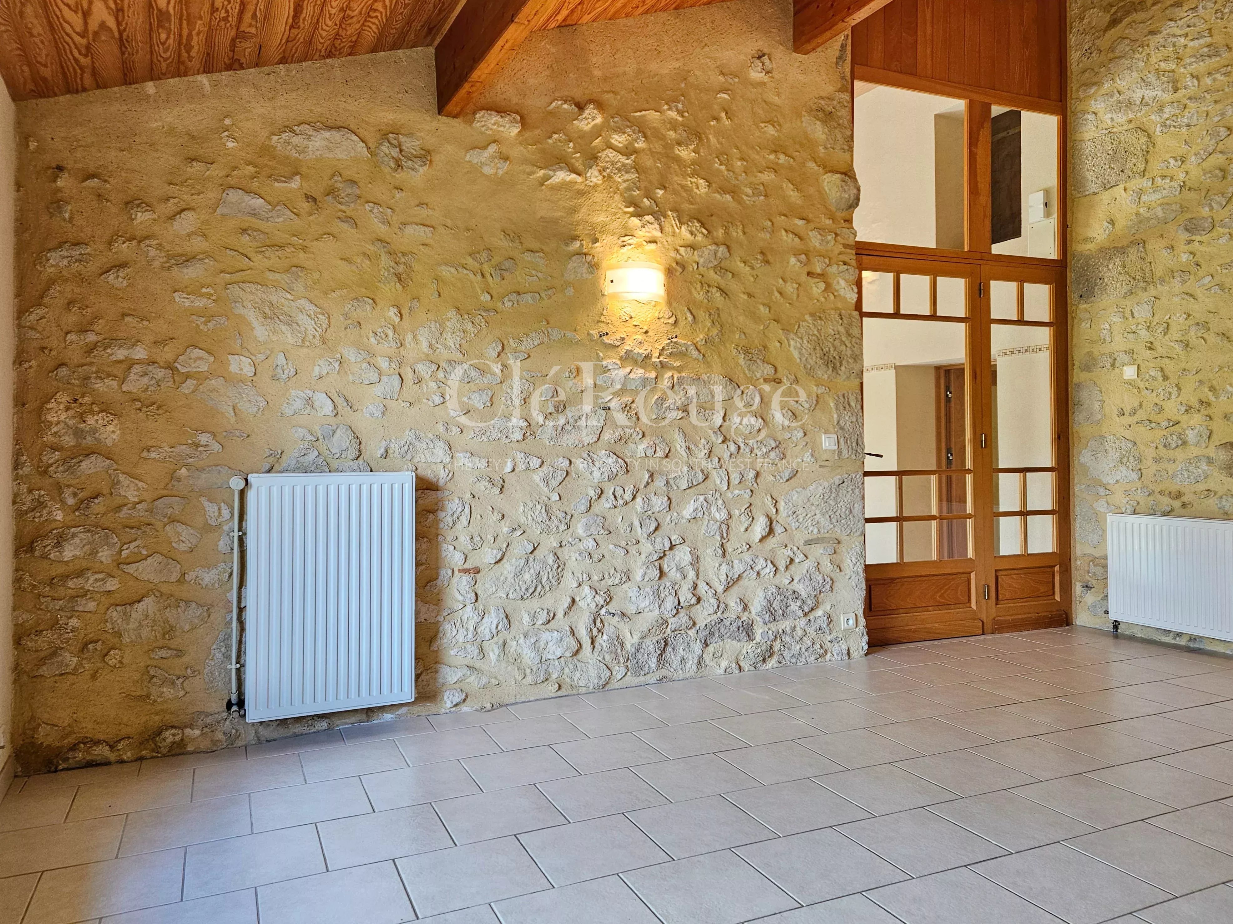 Charmante woning met prachtig uitzicht op 5 minuten van Gensac