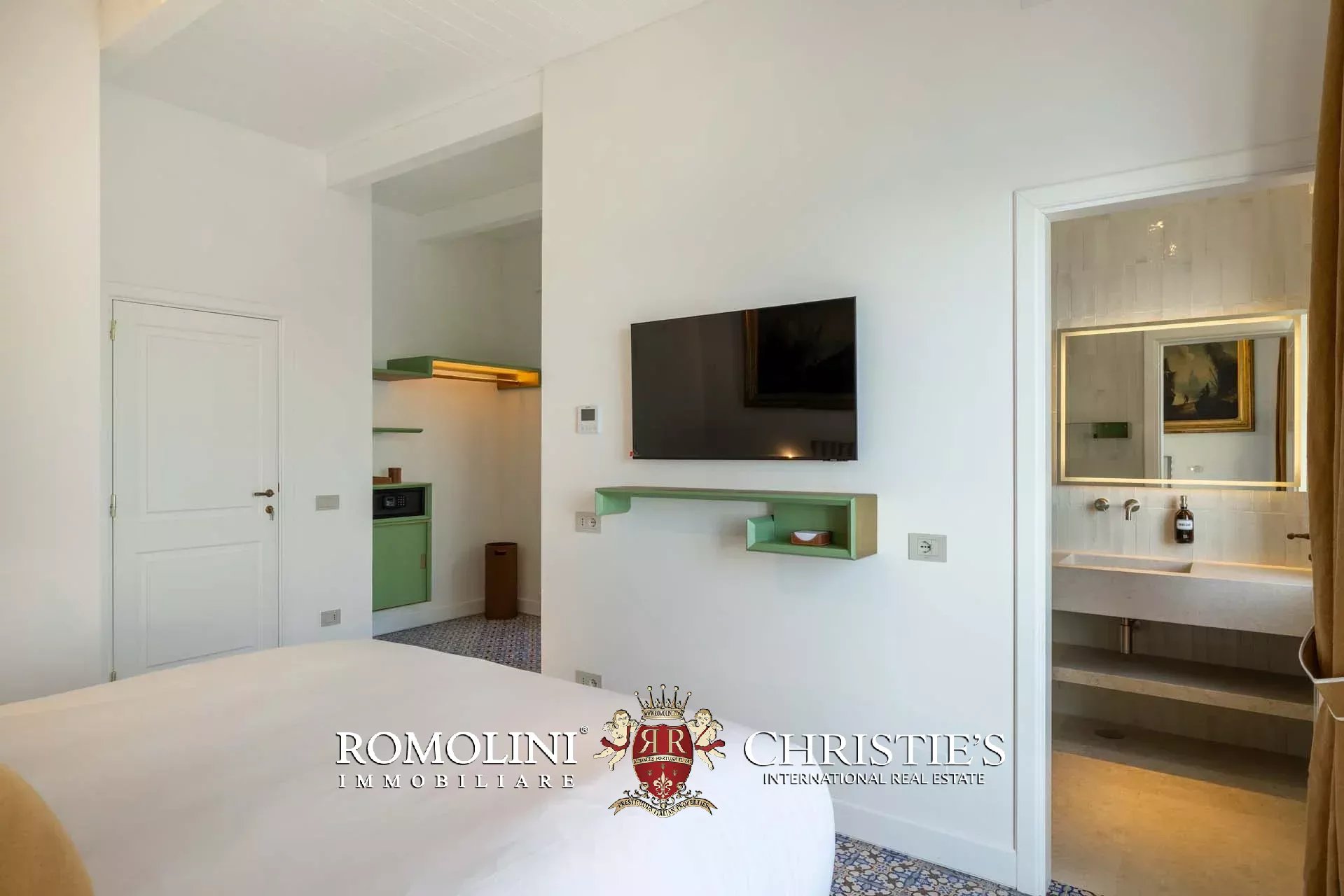 8 Bedroom Villa/Townhouse's Image 96