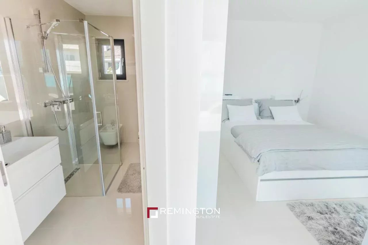 4 Bedroom Villa/Townhouse's Image 12