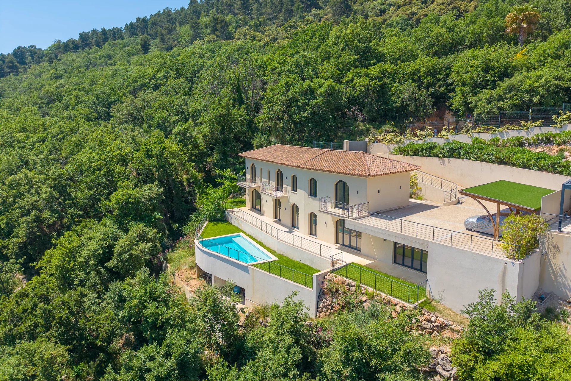 Villa épurée avec vue panoramique sur la Riviera