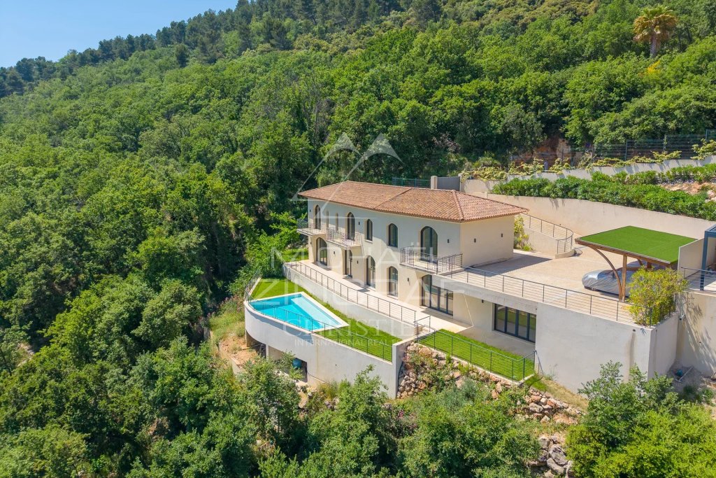 Villa for sale in Speracedes — Uncluttered villa with panoramic views of the Riviera