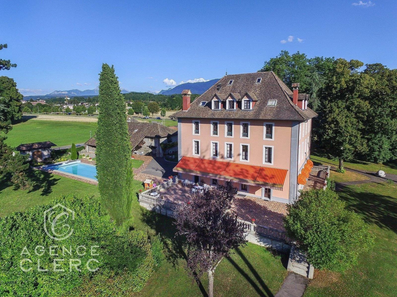 close to geneva, outstanding estate image1