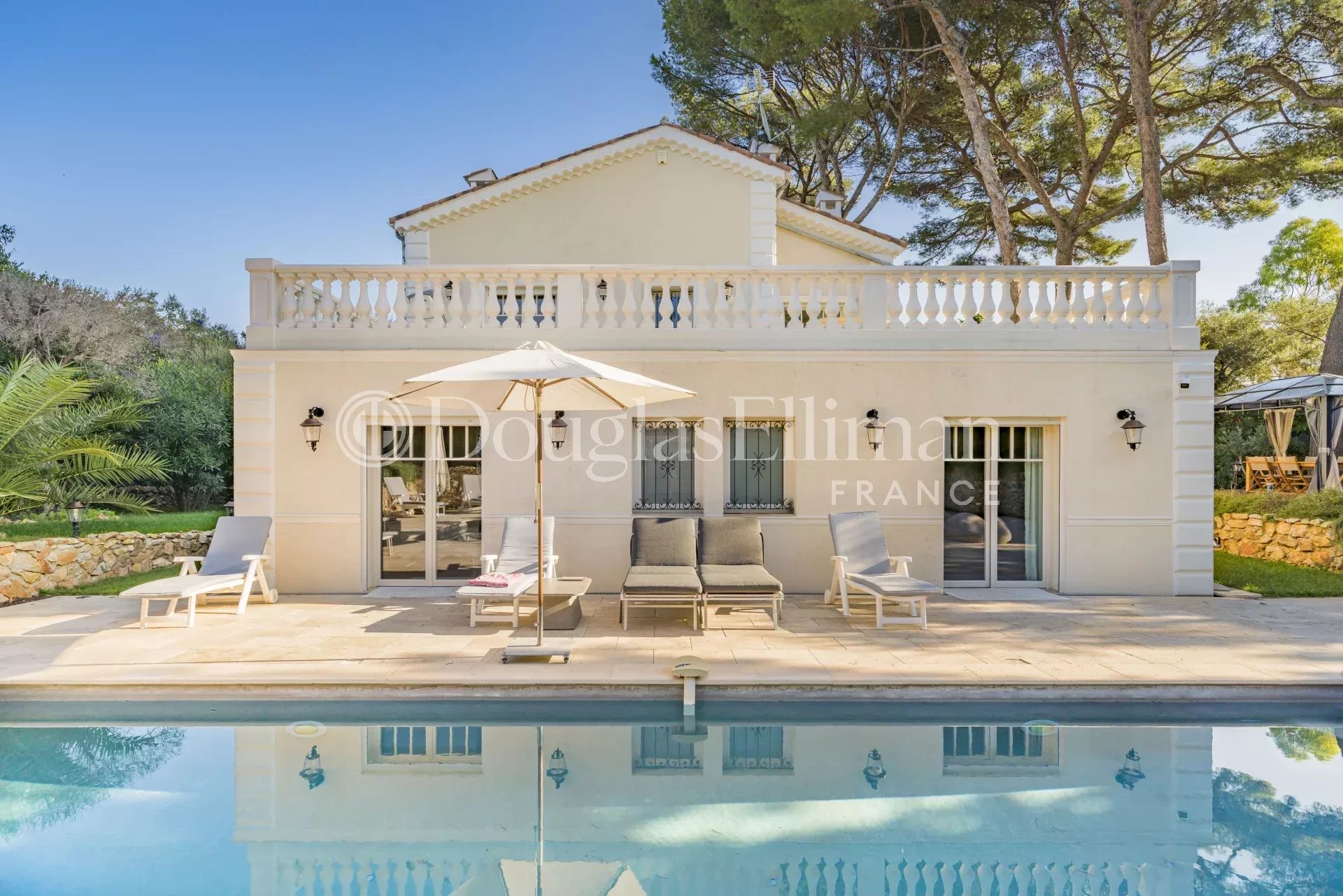 Cap d&rsquo;Antibes – Magnifique villa rénovée à deux pas des plages - Image nᵒ3