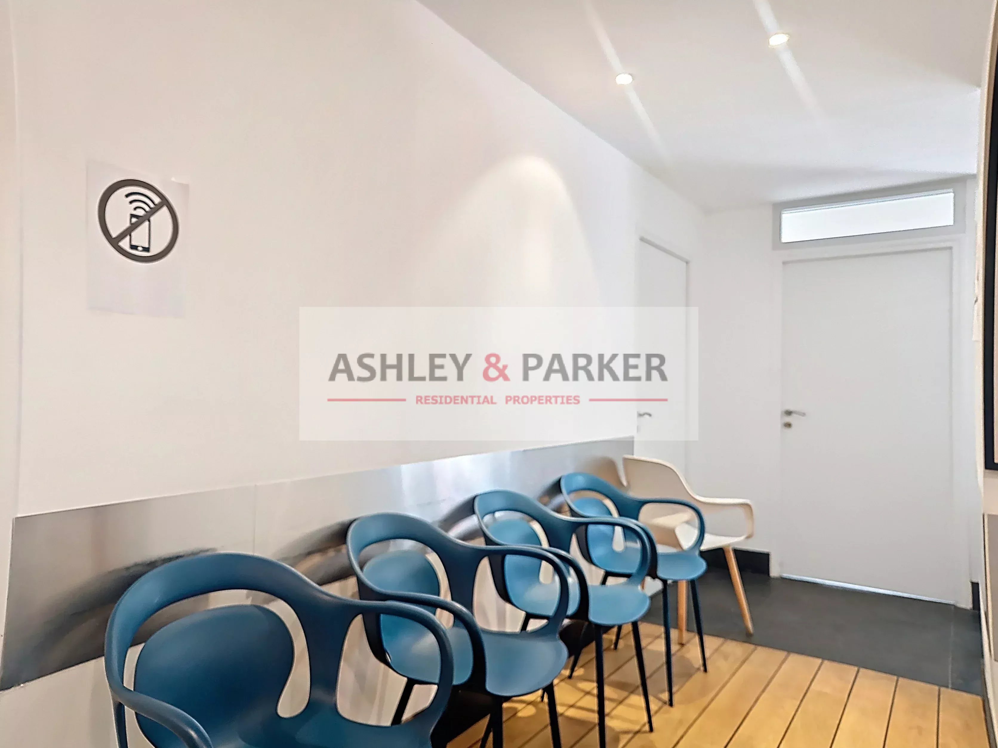 LOCAL COMMERCIAL/CENTRE MEDICAL - Photo 4