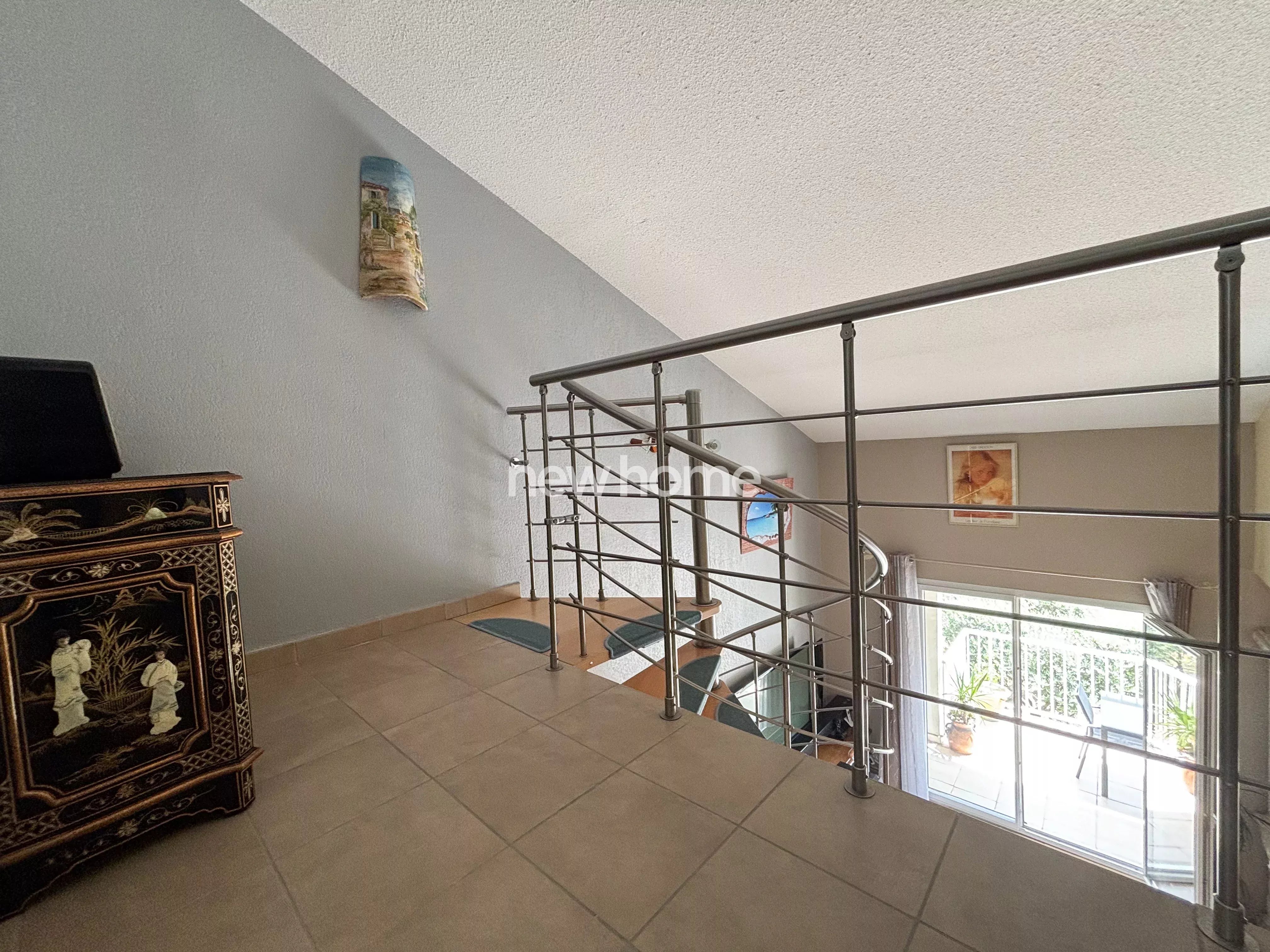 BEL APPARTEMENT EN DUPLEX AVEC TERRASSE