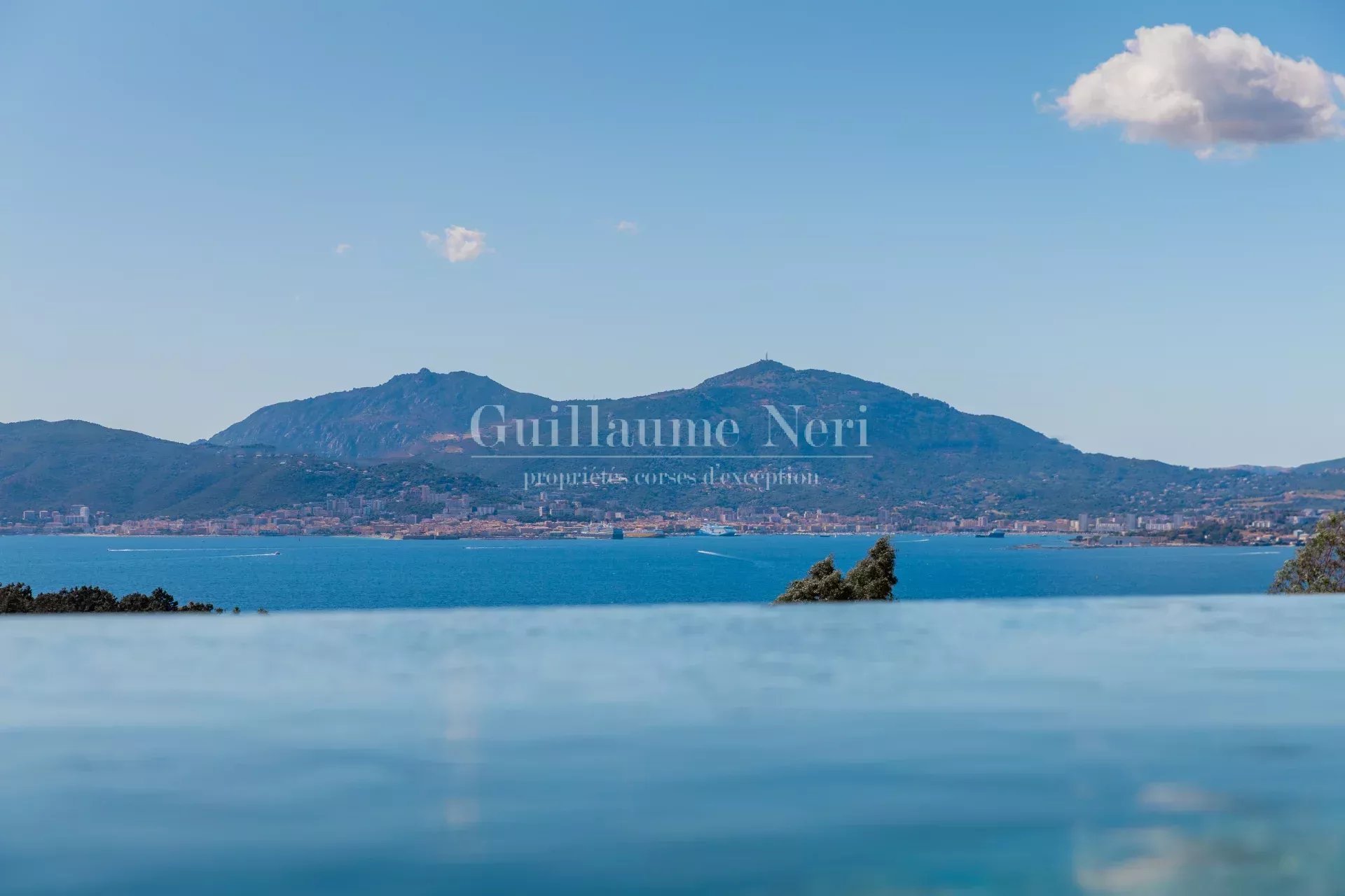 Villa Lumina, piscine vue mer panoramique