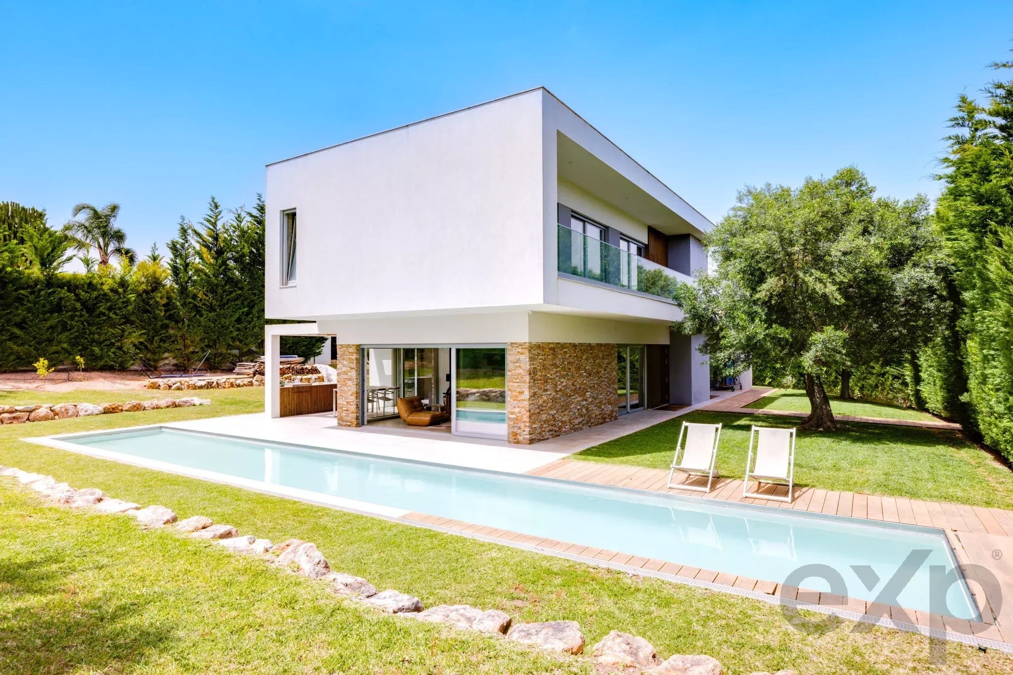17.5m Heated Lap Pool T4 Villa with Guest Apartment in Lagos 87053563 image 1