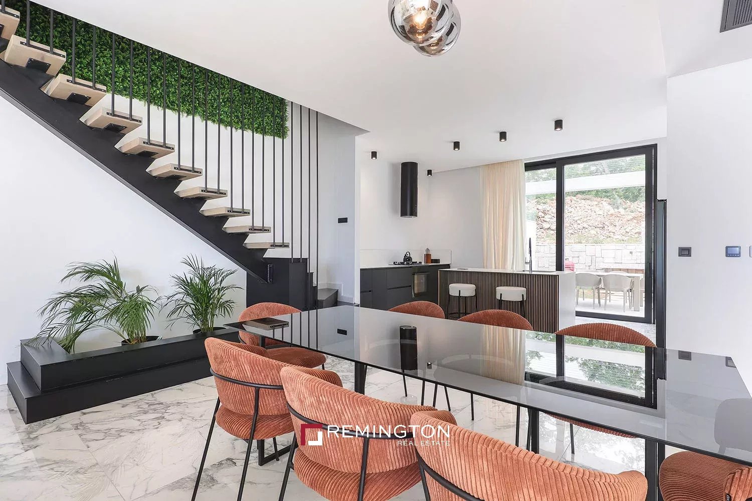 4 Bedroom Villa/Townhouse's Image 3