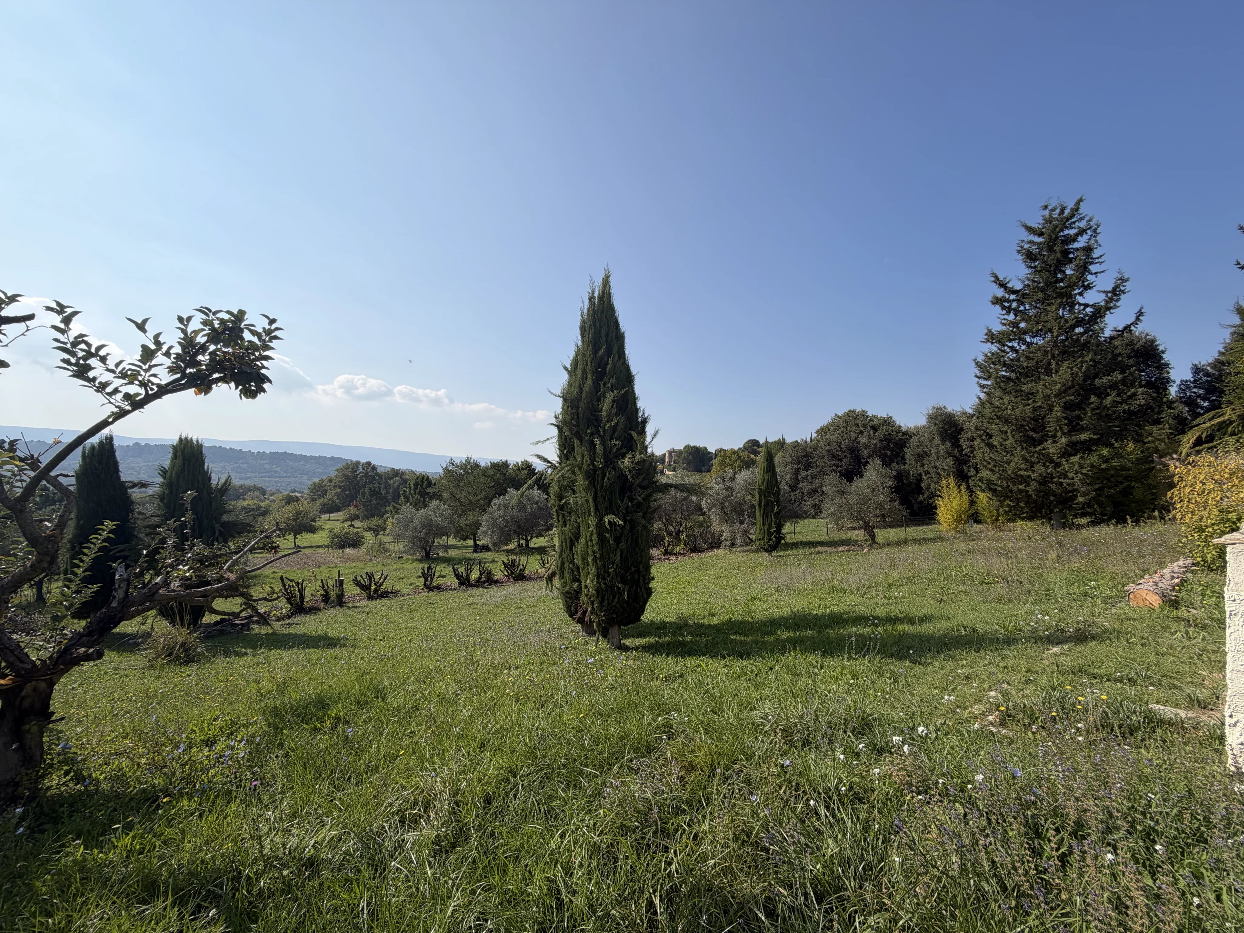 Land in Goult with Views, 1405 m², Fiber Optic Access