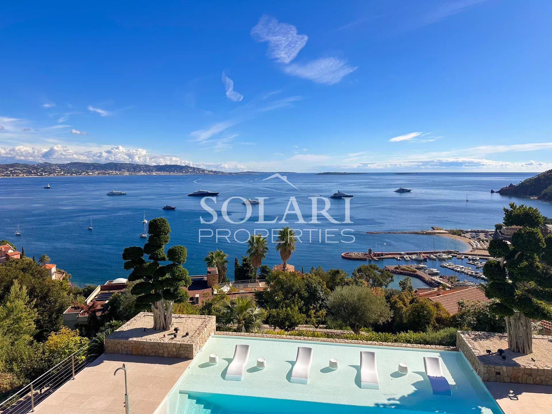 Luxury property in the Cannes Bay