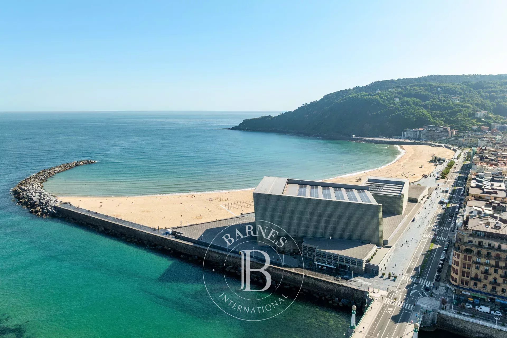 SAN SEBASTIÁN - Amplio y luminoso piso en la Zurriola