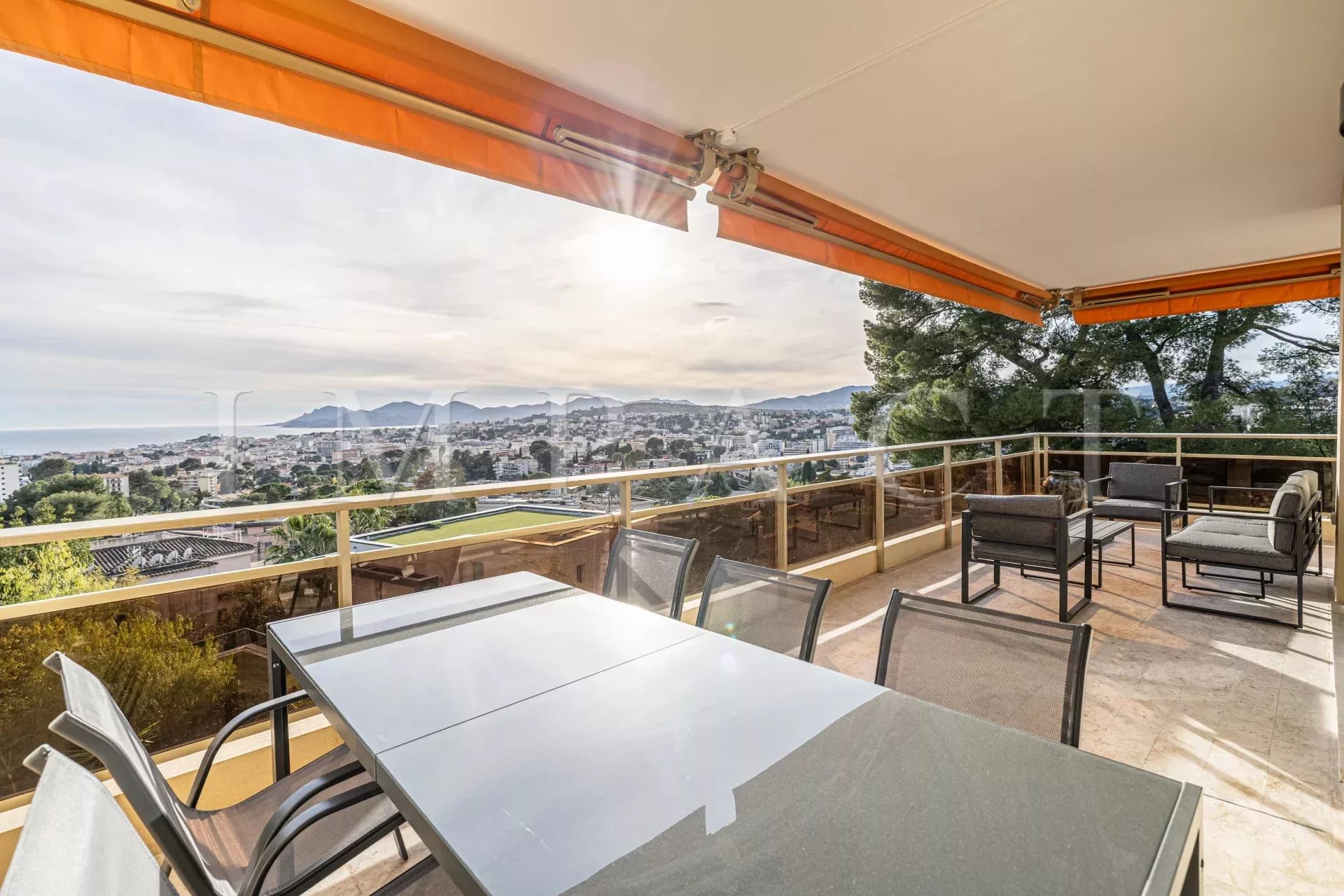 Le CANNET 4P Vue mer Panoramique  A Vendre
