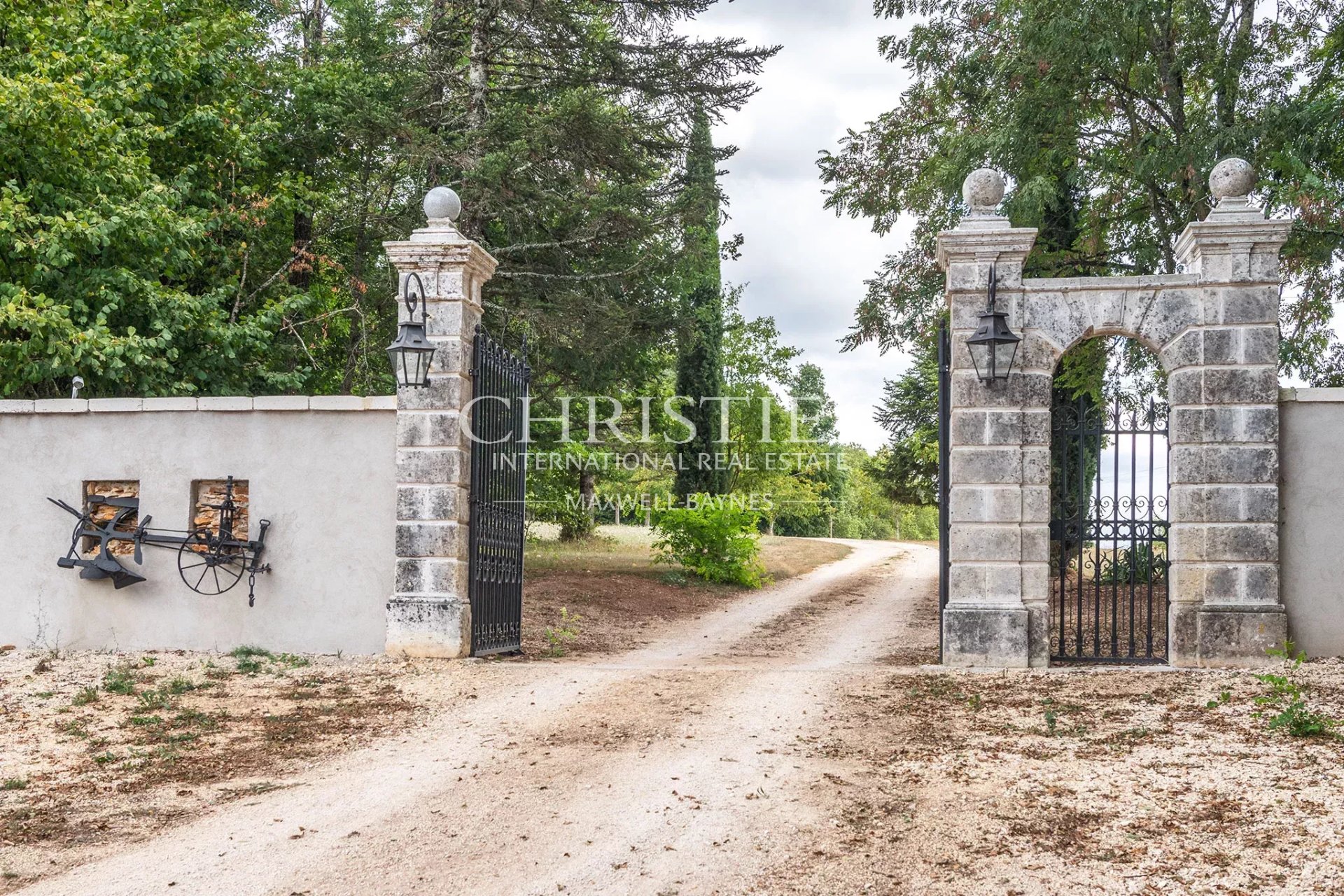 9 Bedroom Chateau's Image 61