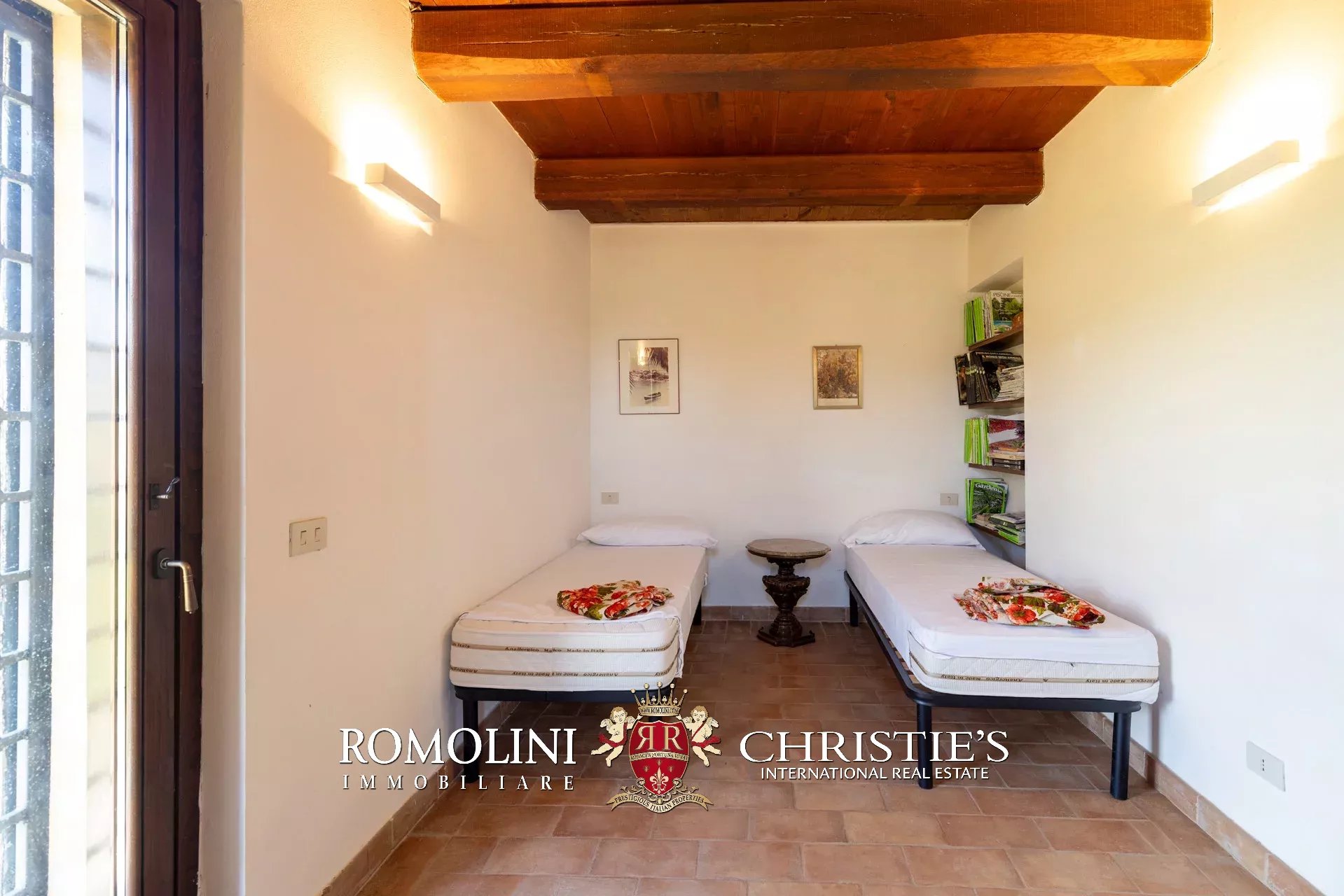 27 Bedroom Villa/Townhouse's Image 105
