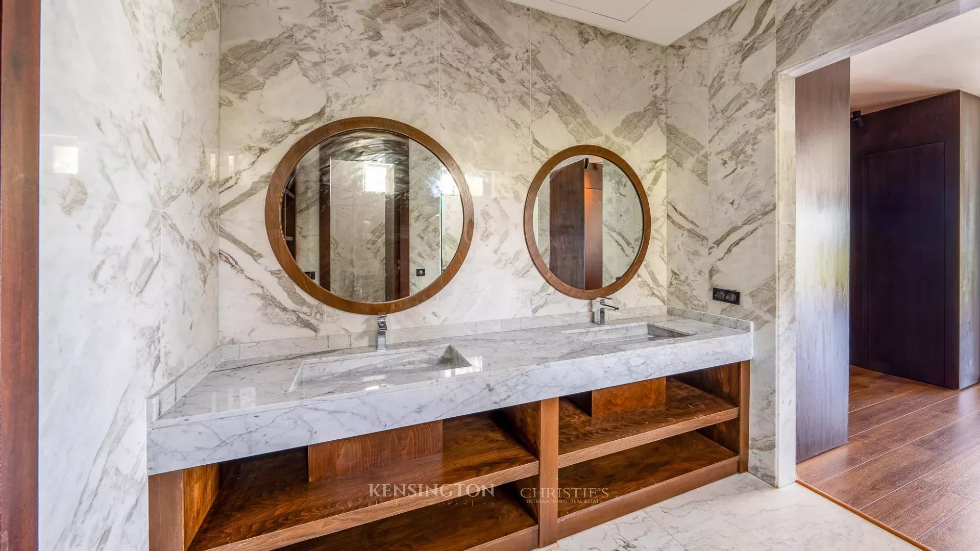 5 Bedroom Villa/Townhouse's Image 26